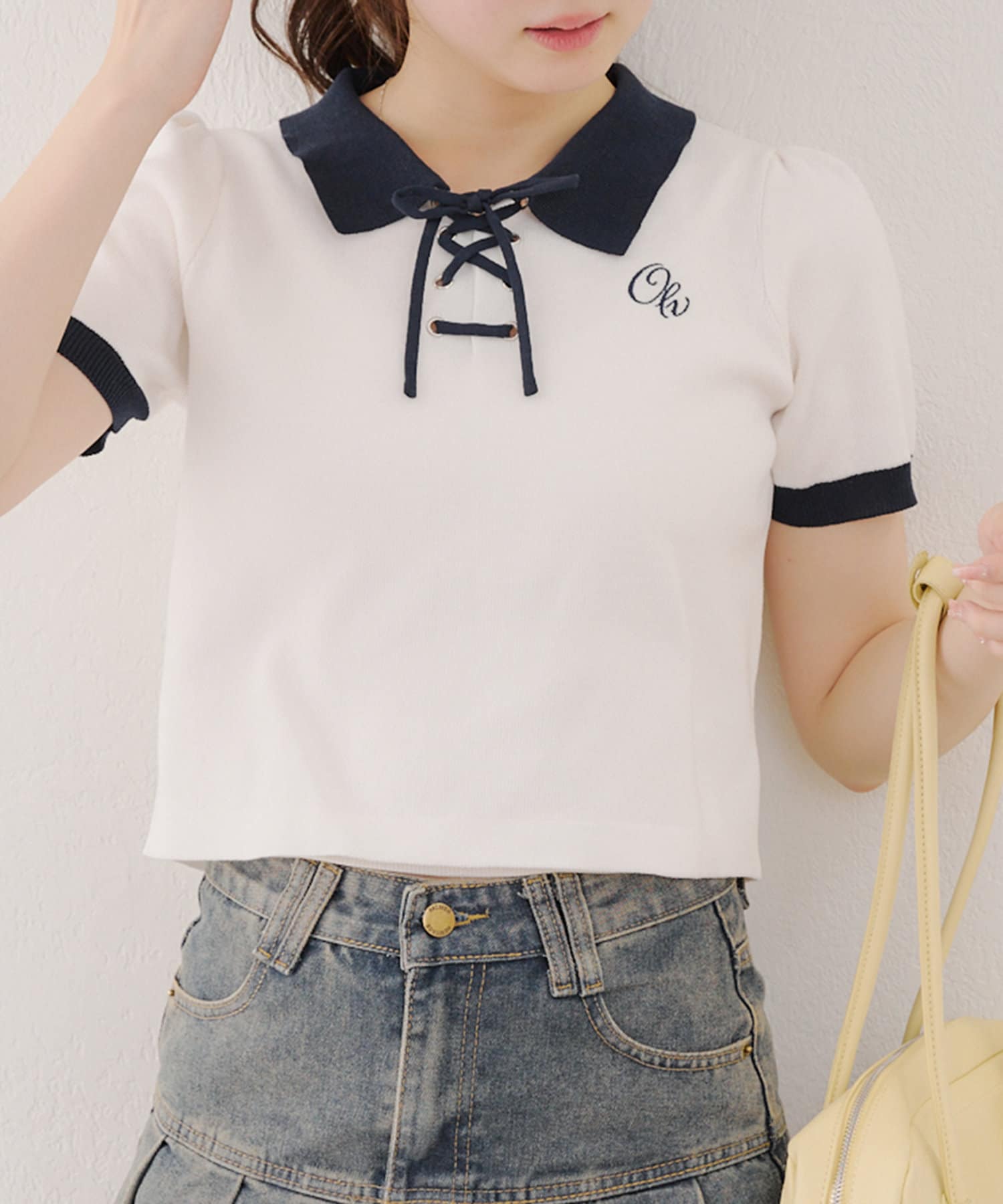 【2025SS ANOTHER BRANCH OLIVE des OLIVE】■ デザイン・レースアップデザインが可愛い半袖ニット・胸元の刺繍がポイントになった一枚です・ショート丈で自然とスタイルアッ