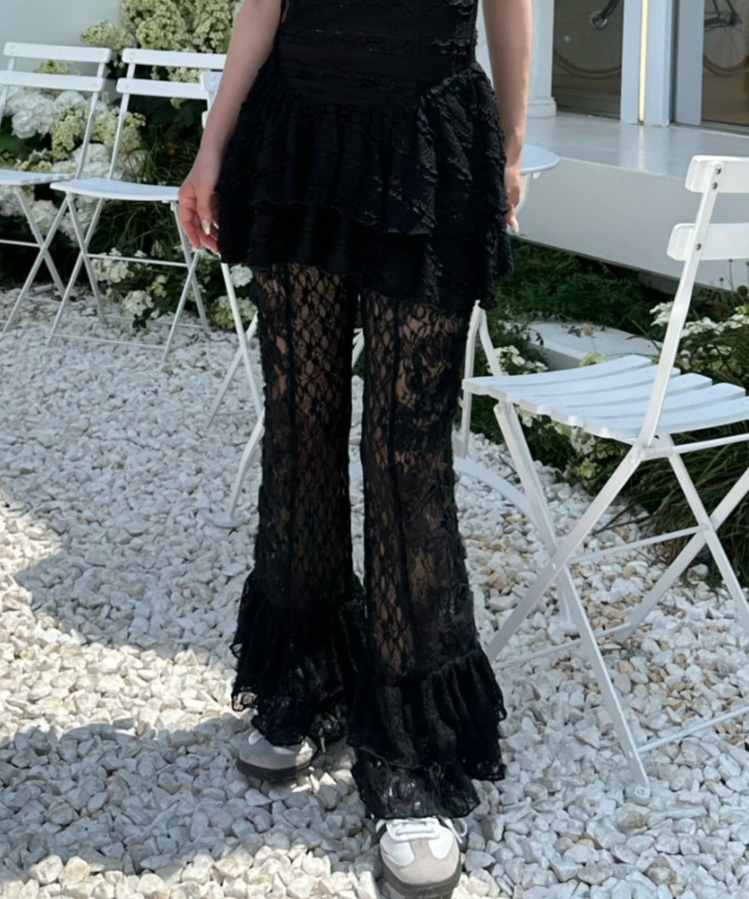 ー 商品コメント ー・大きめの花柄レースが上品なアイテム。・露出が苦手な方にも抜け感スタイルを楽しんでいただけます。・フレアシルエットで、美脚効果抜群です。・インナーパンツ付きで1枚でも着用して頂けま