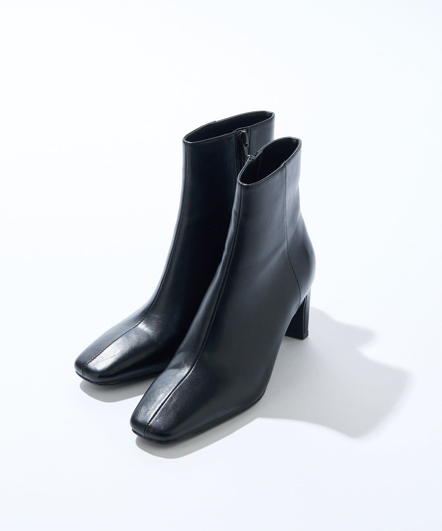 RIVE DROITE(リヴドロワ) 【洗練された印象に】ヒールショートブーツ