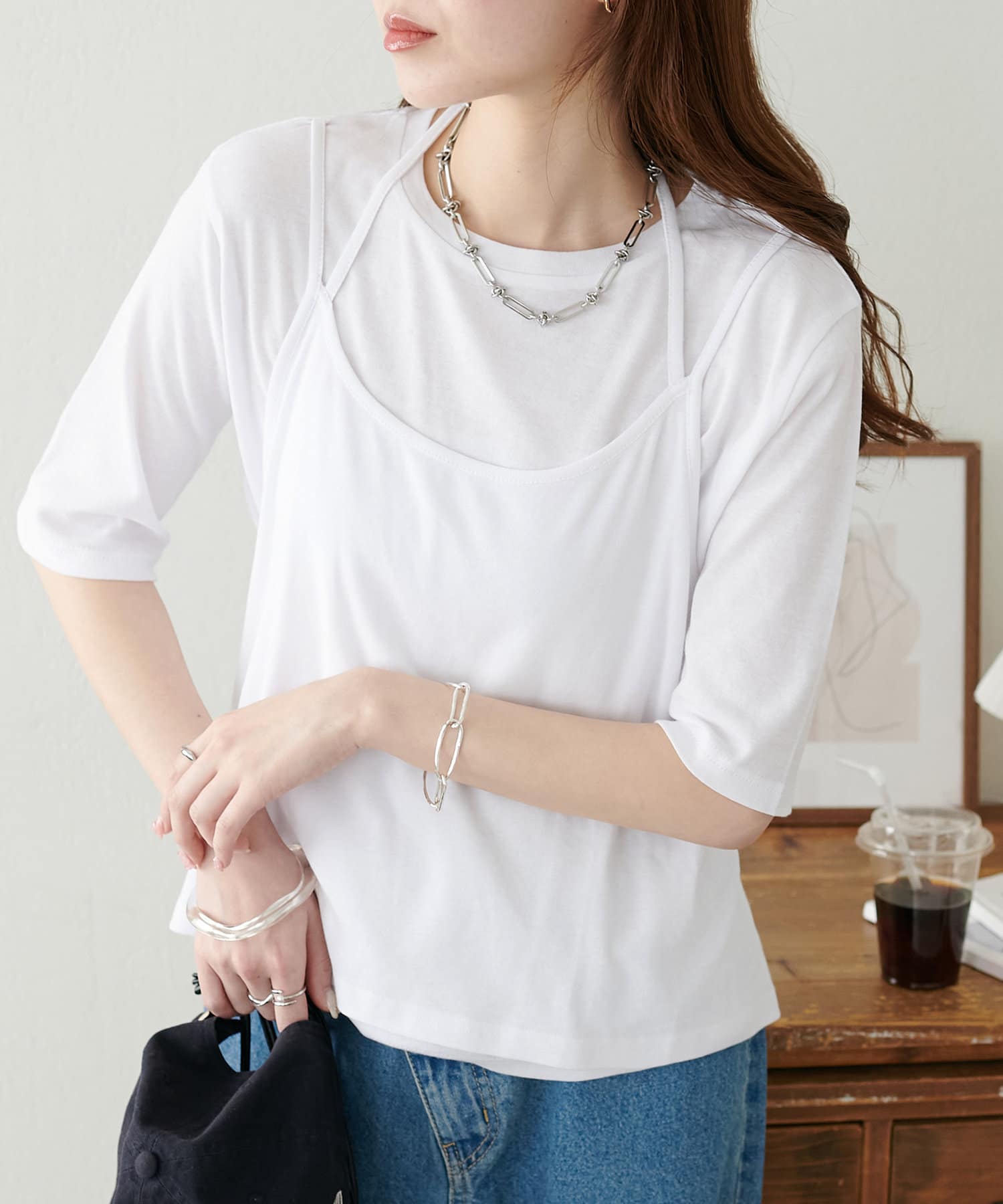一枚でレイヤードスタイルが叶う！●デザインTシャツとキャミソールをレイヤードしたようなデザインがこなれ感を演出。重ね着する手間なく、簡単にトレンドのレイヤードスタイルが完成します。程よくゆとりのあるシ