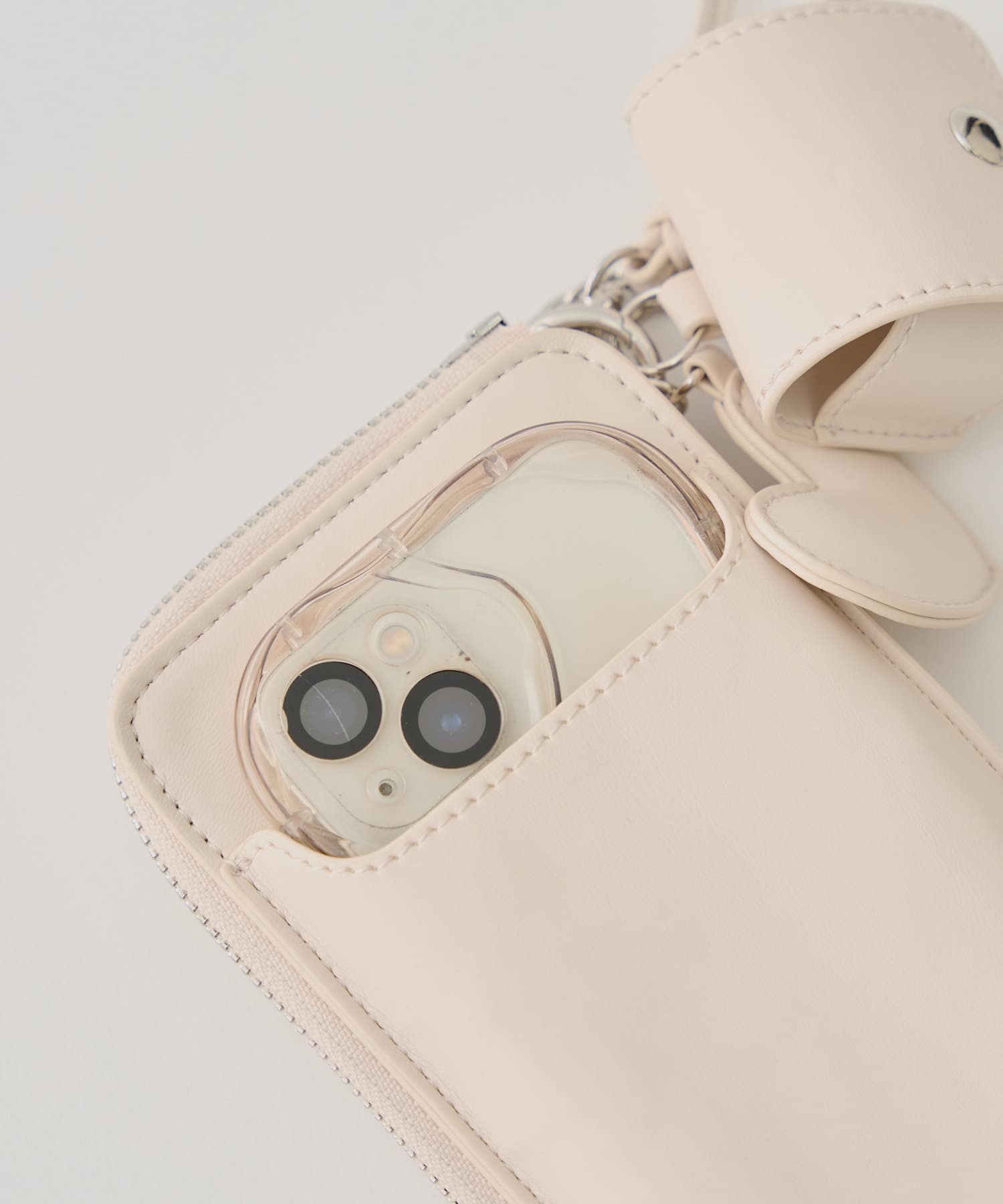 OUTLET(アウトレット) 【Chico】ハートモチーフチャーム付きスマホポーチ