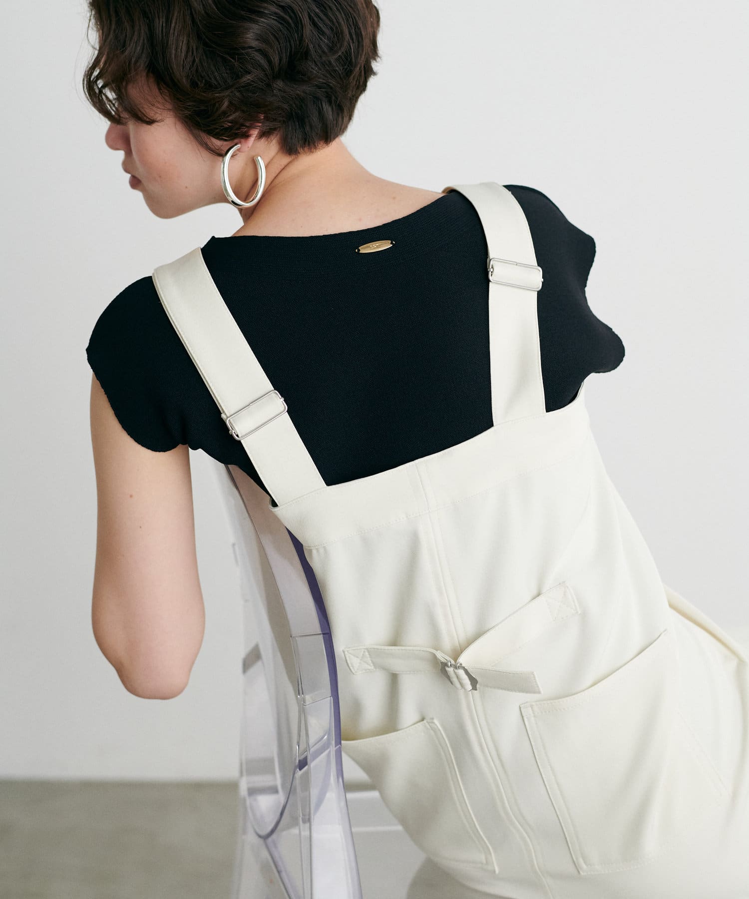 【2025SS LARUTA】ノースリボートネックニット■Designシンプルながらも洗練された大人な印象を与えるノースリニット。　首元を美しく見せるボートネックは、デコルテをすっきりと見せ、フレンチ