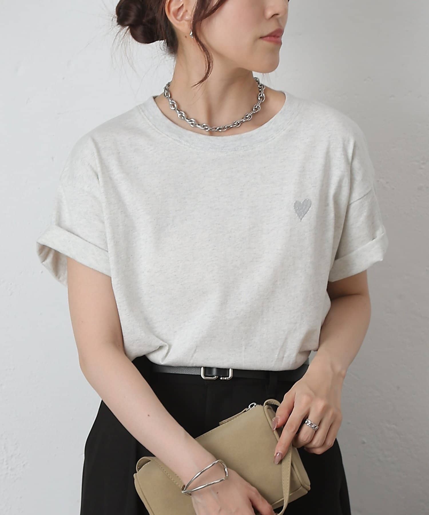 COLONY 2139(コロニー トゥーワンスリーナイン) ハート刺繍Tシャツ