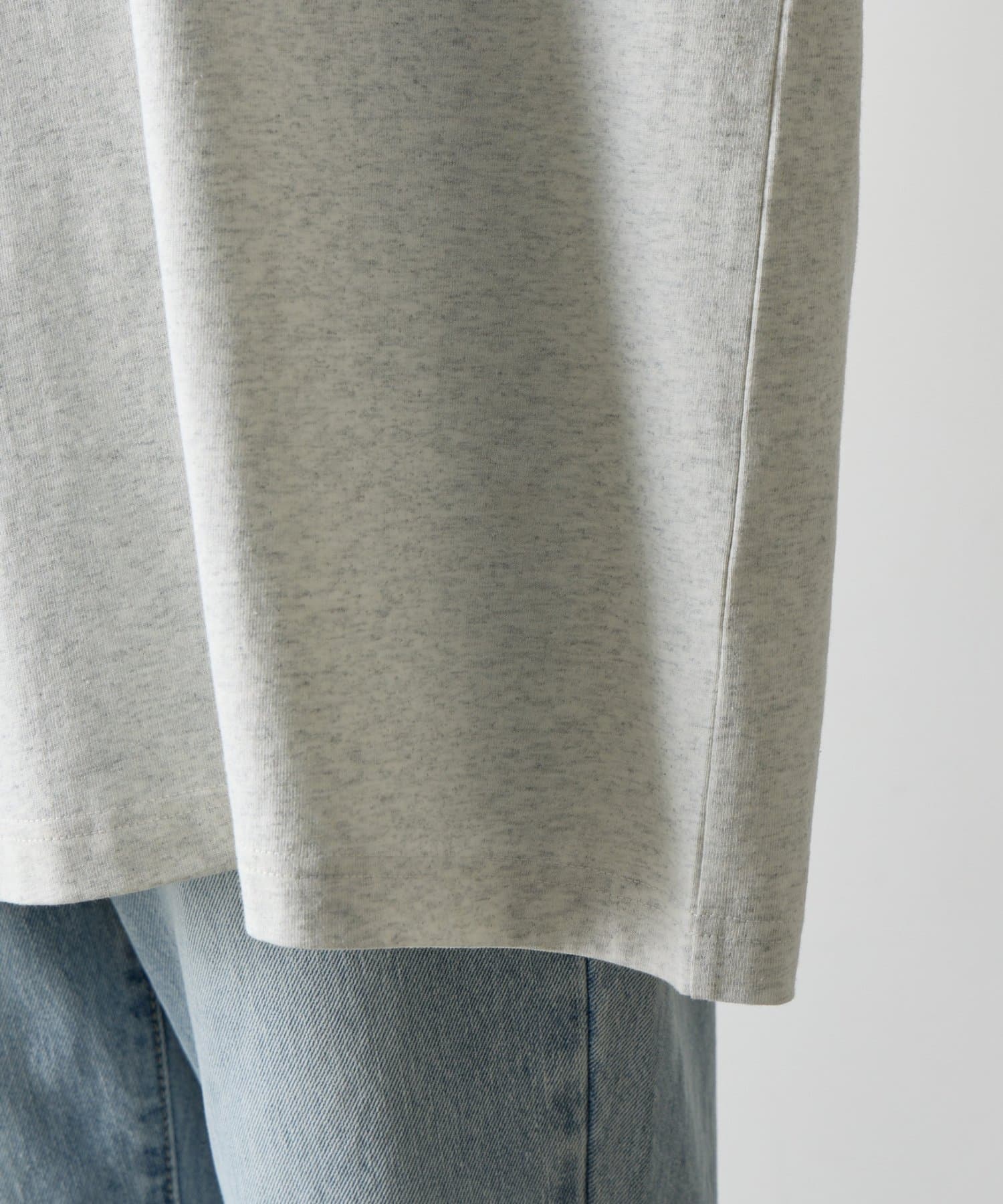 COLONY 2139(コロニー トゥーワンスリーナイン) CalmandバックプリントTシャツ