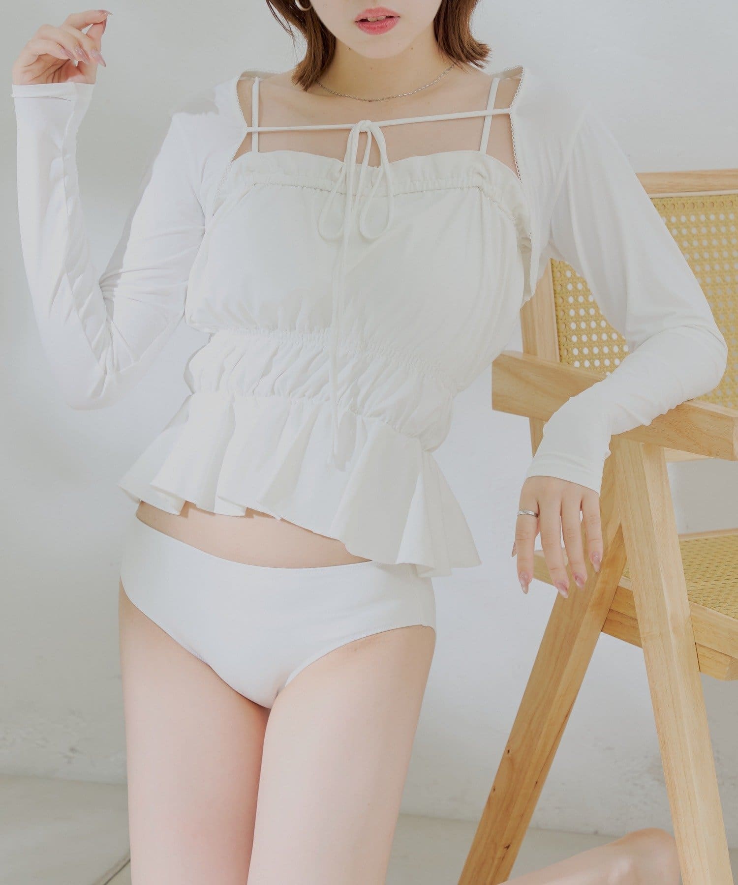 Chico SWIM WEAR COLLECTION 2025「可愛い」と「スタイルアップ」を両立するボレロ付のスイムウェア登場！▶商品ポイント・ボレロ、トップス、ショーツがセットなので、これ一つで水