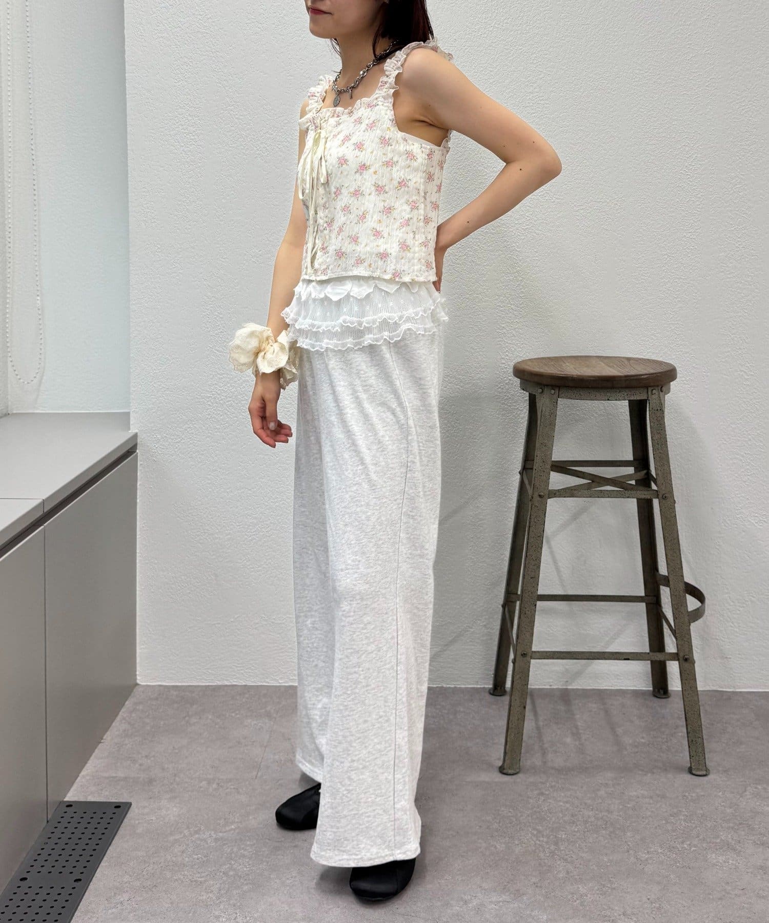 w closet(ダブルクローゼット) 【3色展開】花柄シャーリングTOPS