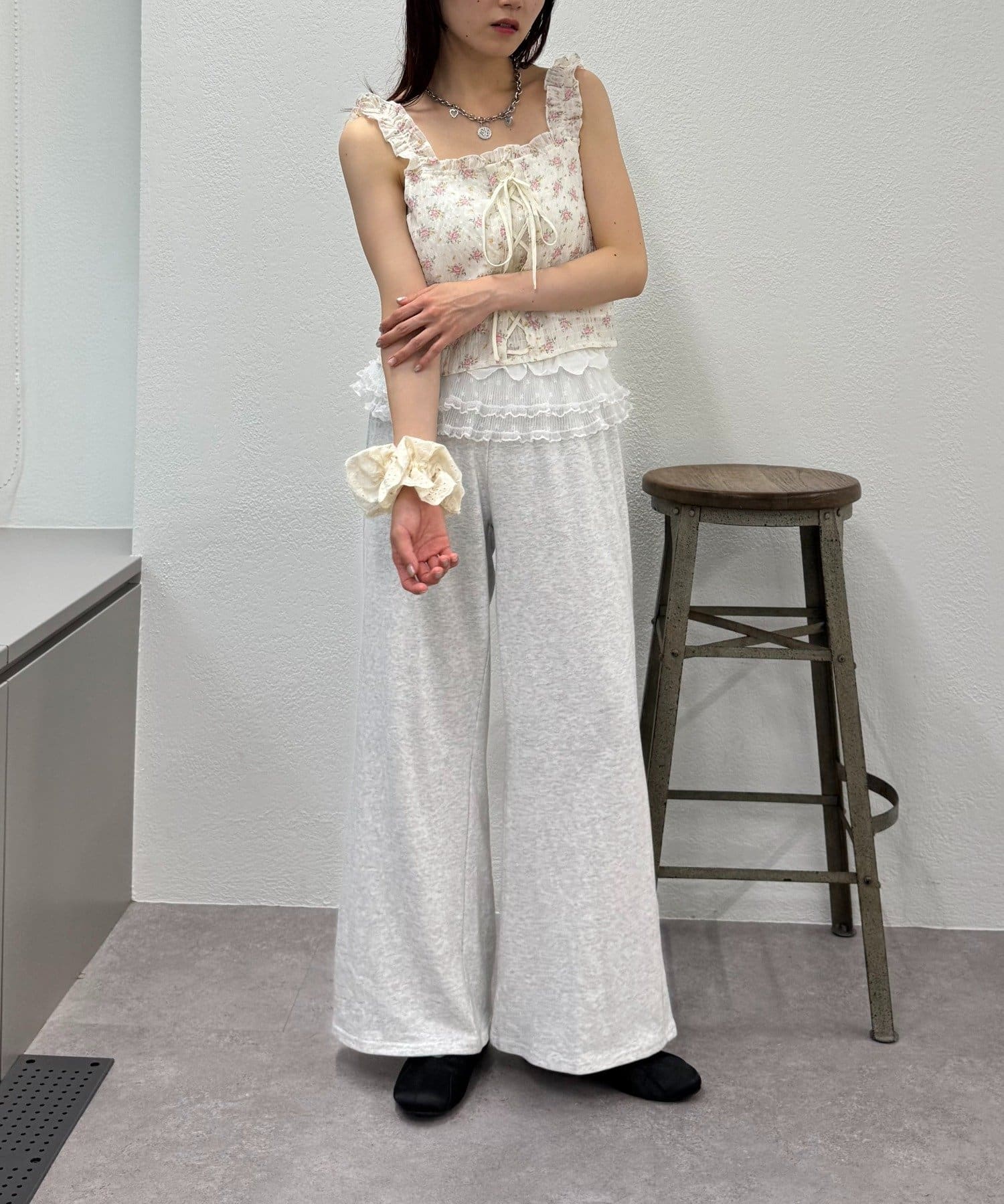 w closet(ダブルクローゼット) 【3色展開】花柄シャーリングTOPS