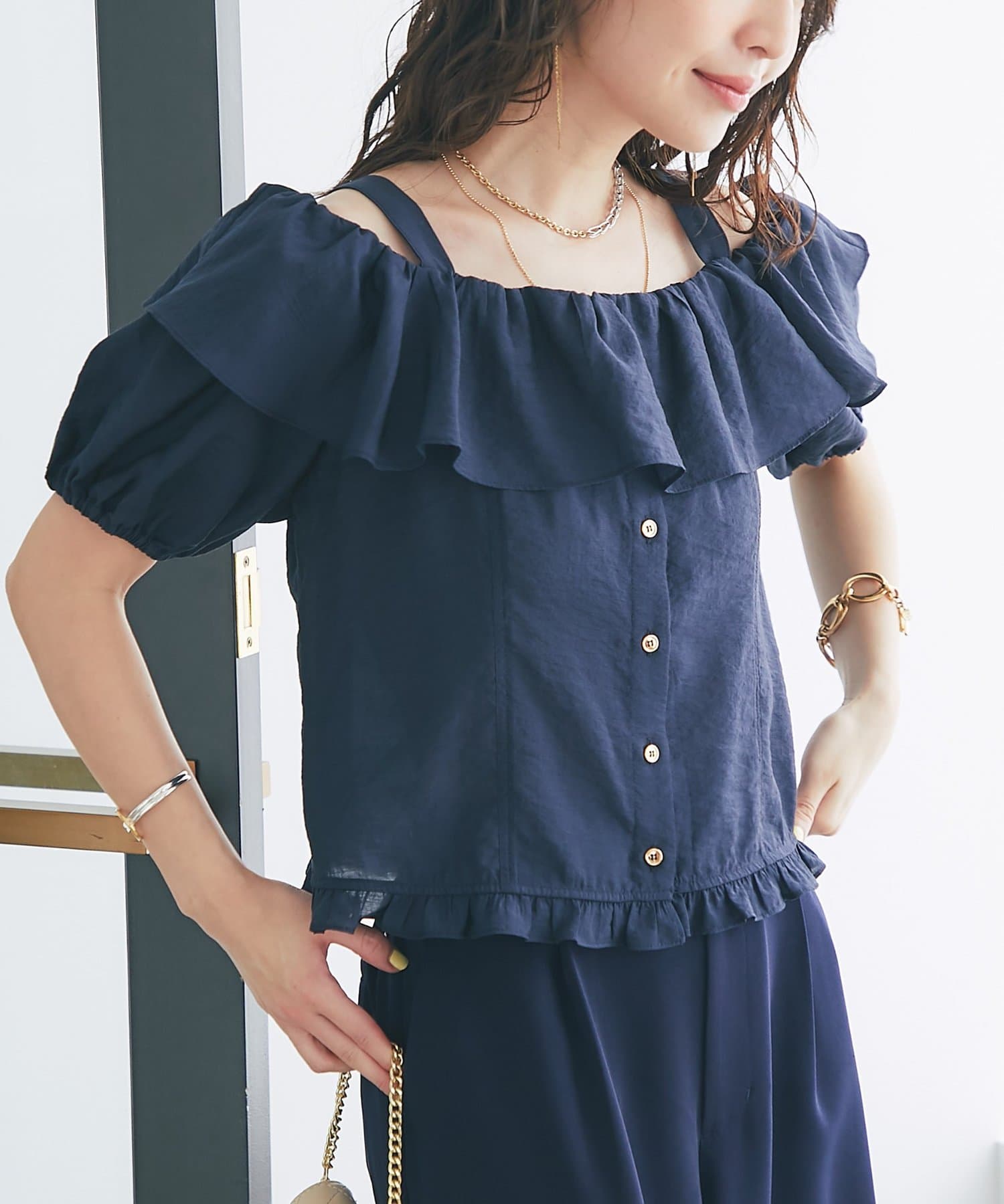 La boutique BonBon(ラブティックボンボン) 【最強モテ】フリルオフショルキャミブラウス