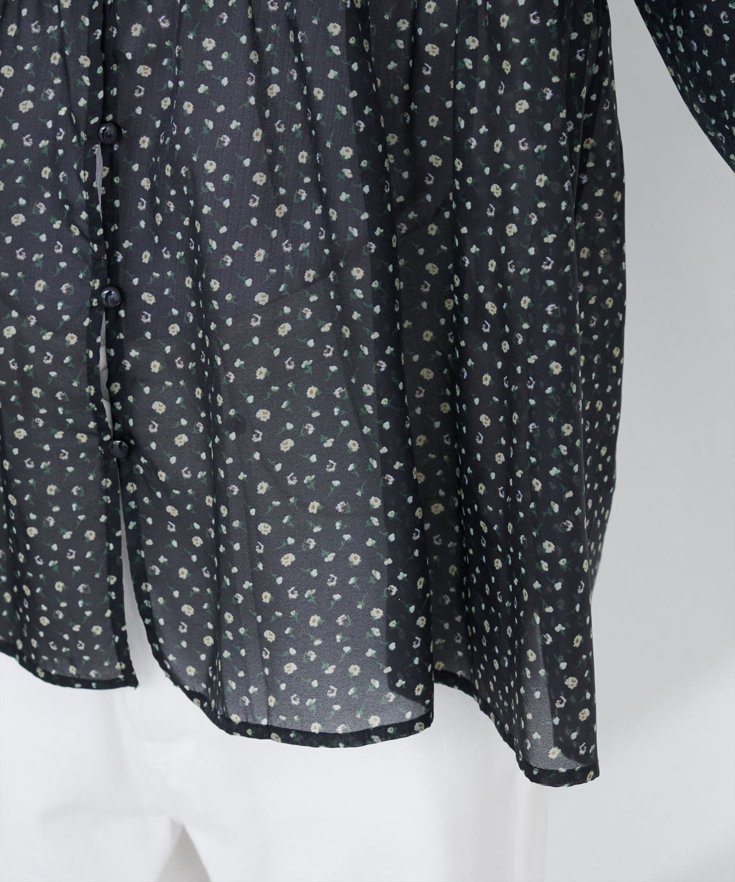 natural couture(ナチュラルクチュール) 【WEB限定】小花柄シャーリングブラウス