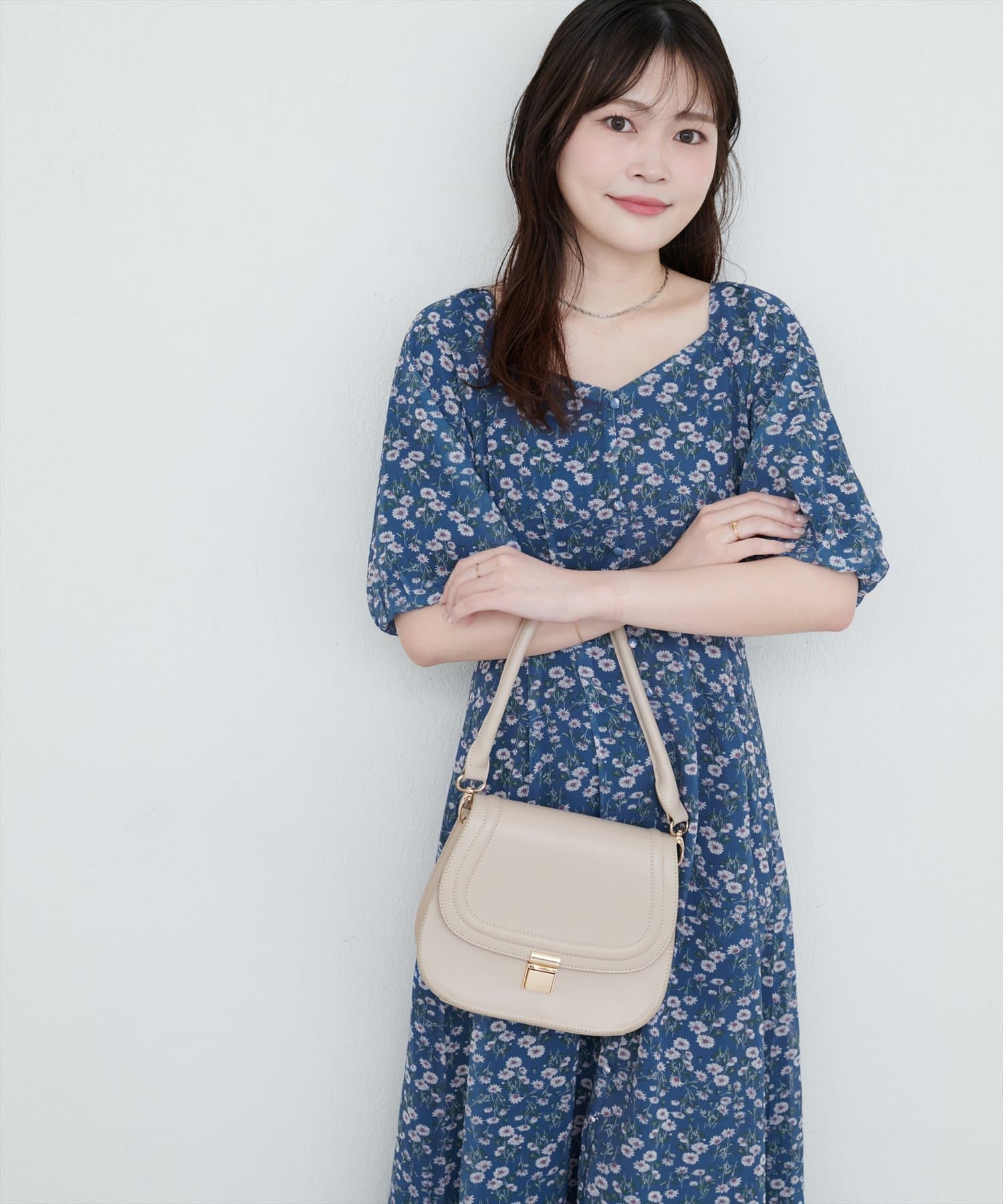 【2025SS natural couture】バルーンスリーブガーリーワンピース■Design鮮やかな色合いのフラワープリントが目を引く、上品なワンピース。繊細なタッチで描かれた花柄は、派手すぎず、
