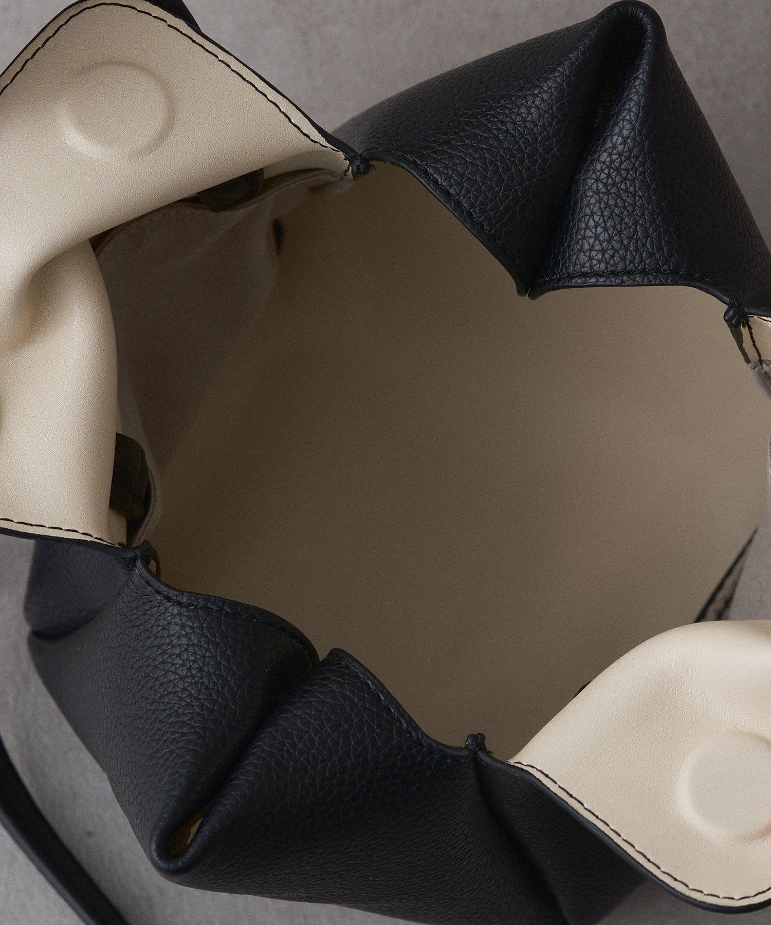 LOUNGEDRESS(ラウンジドレス) 【SINBONO/シンボノ】Ruched Hobo Handle Crossbody Bag BK