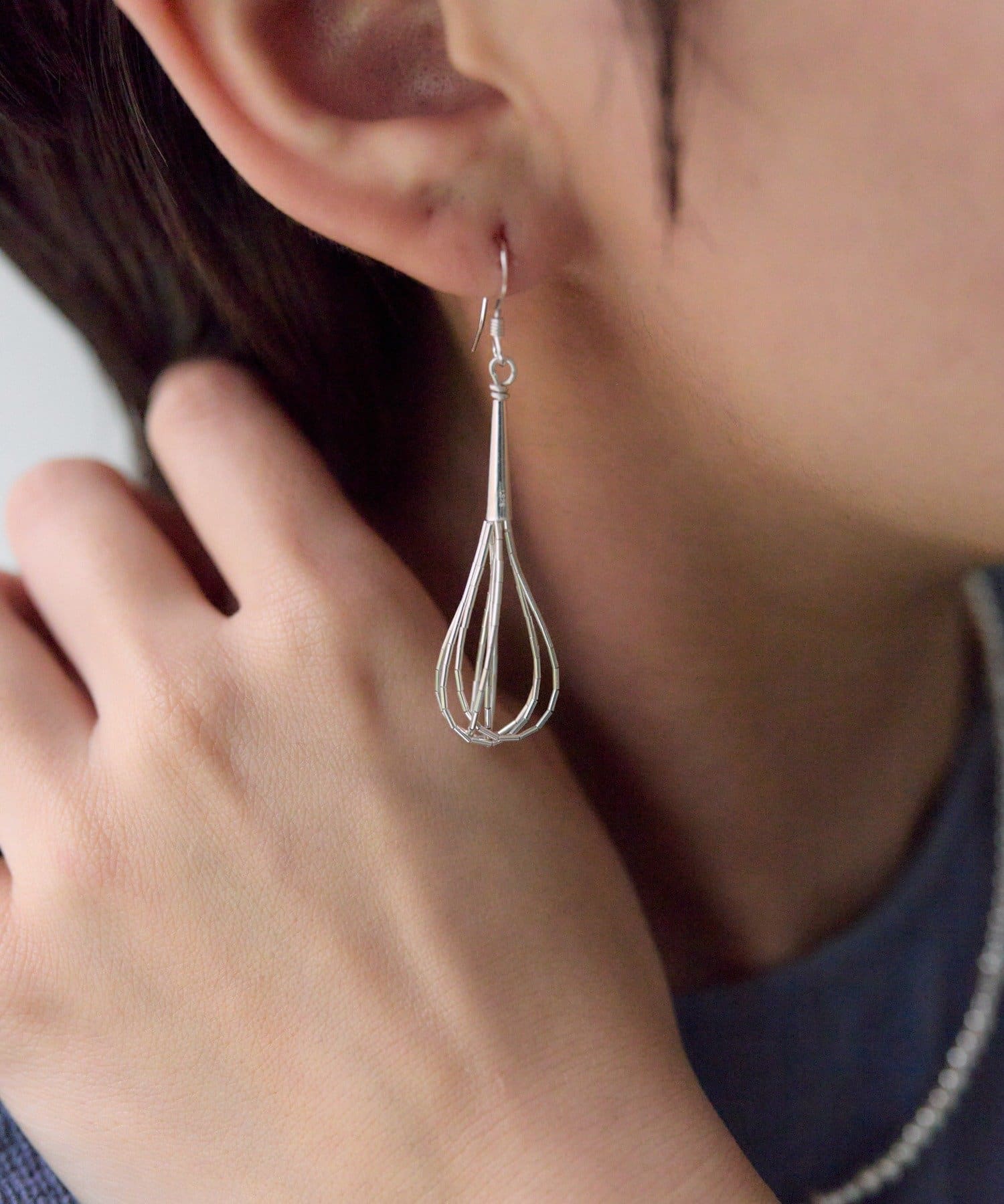 ear PAPILLONNER(イア パピヨネ) 《スターリングシルバー使用》リキッドシルバー5連ビーズフープピアス