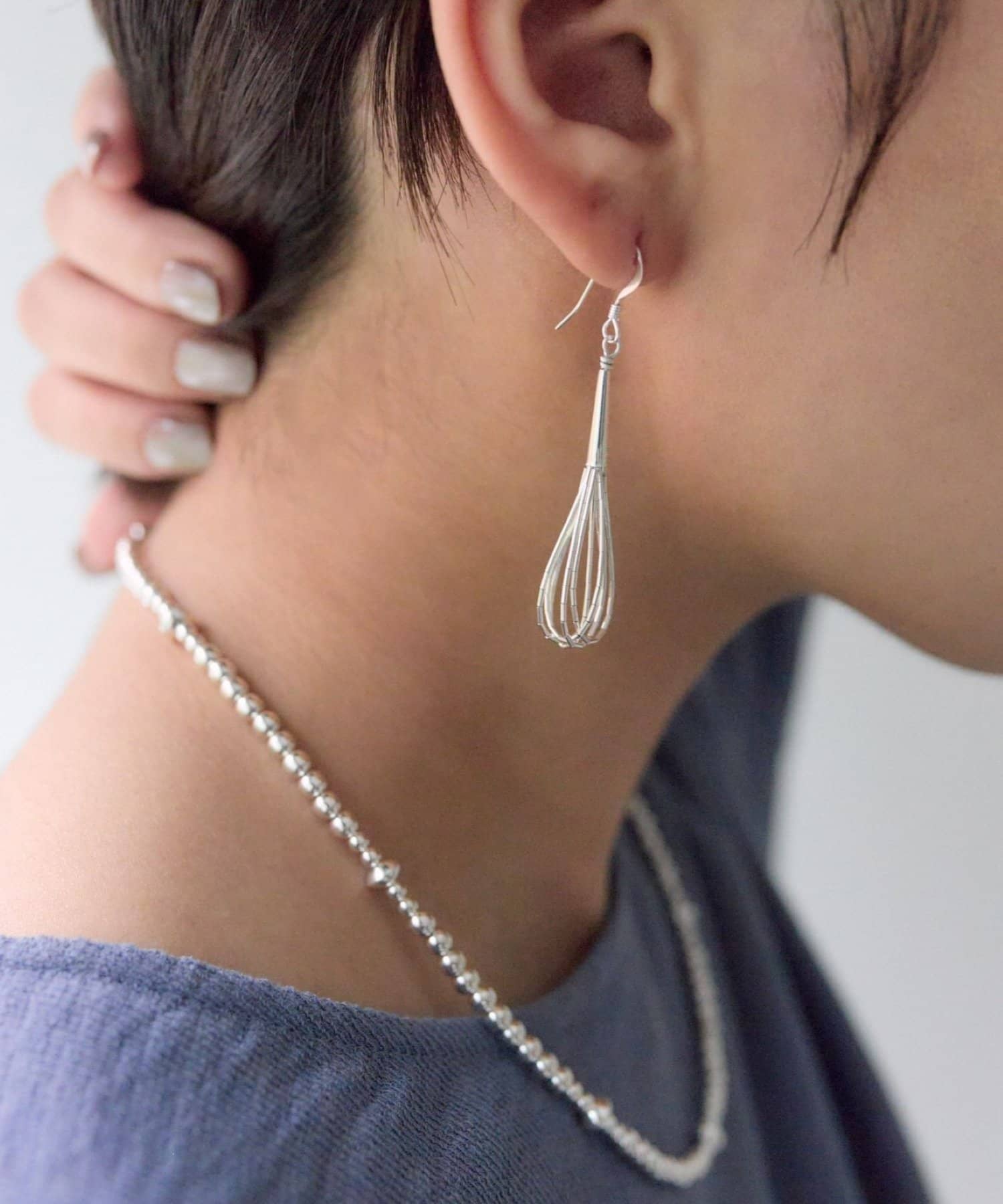 ear PAPILLONNER(イア パピヨネ) 《スターリングシルバー使用》リキッドシルバー5連ビーズフープピアス