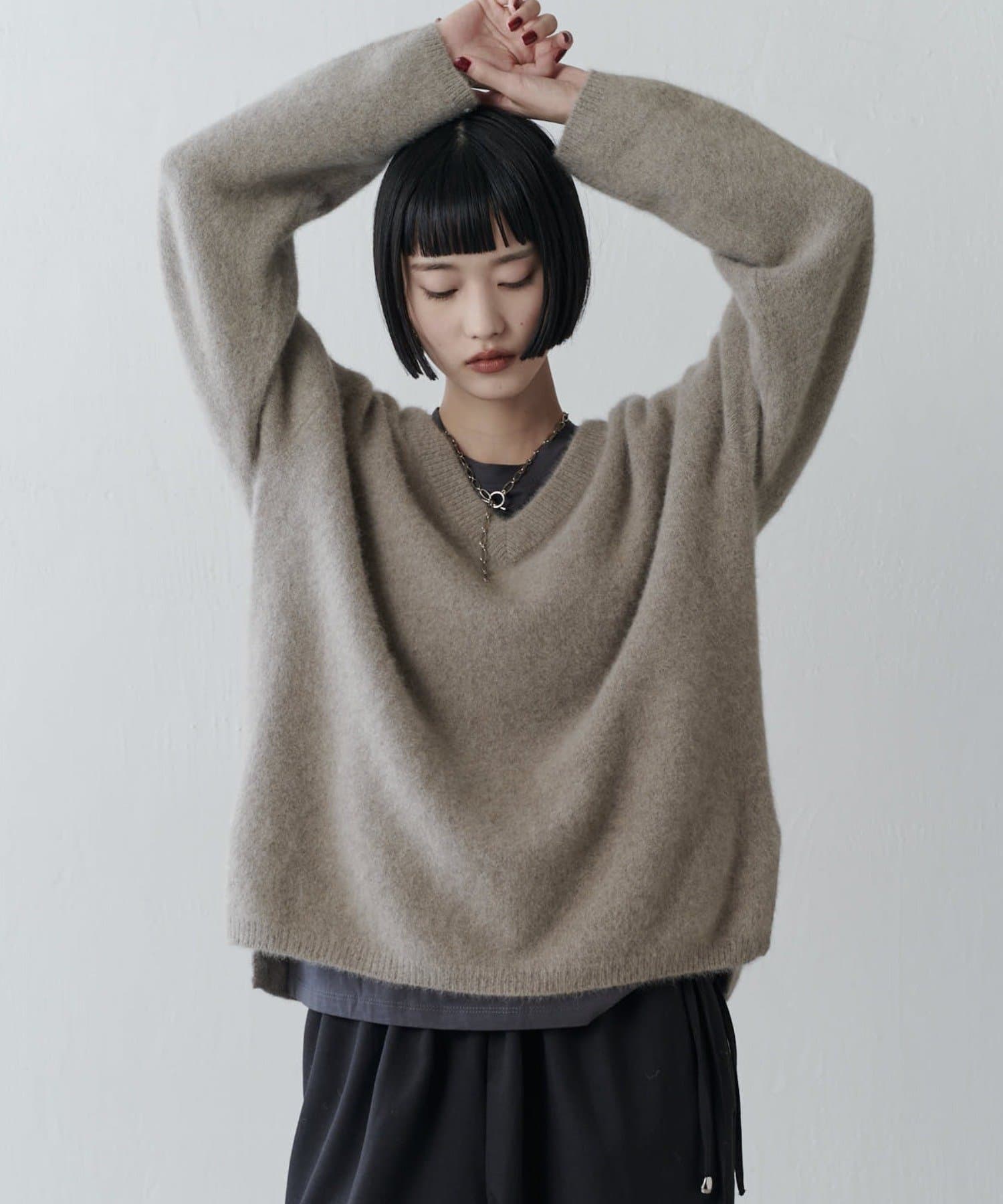Lui's(ルイス) ウールライトVネックニット