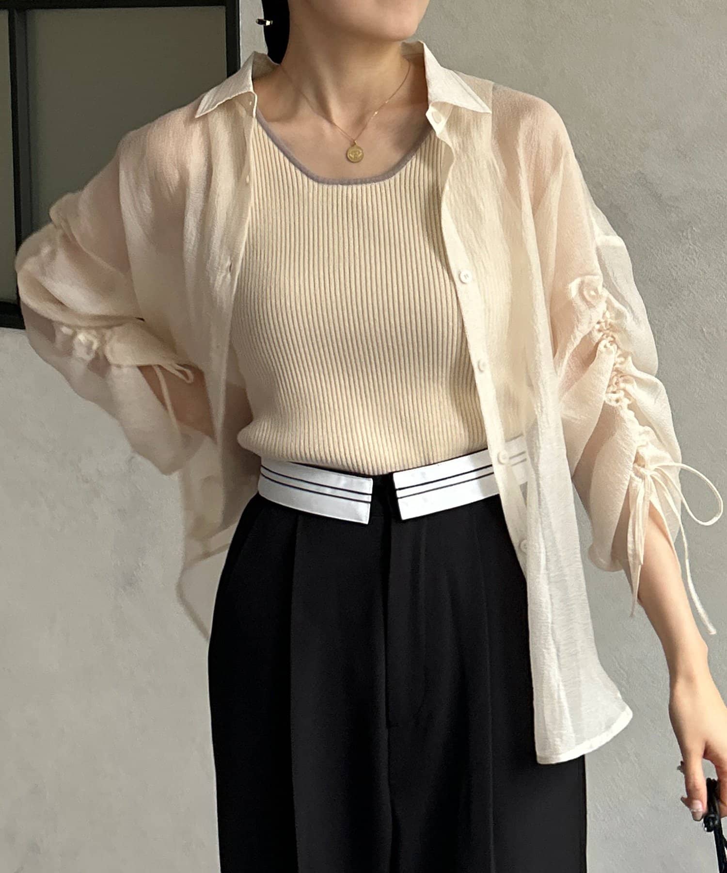 ラメワッシャー袖シャーリングシアーシャツ | Thevon.(ゼヴォン