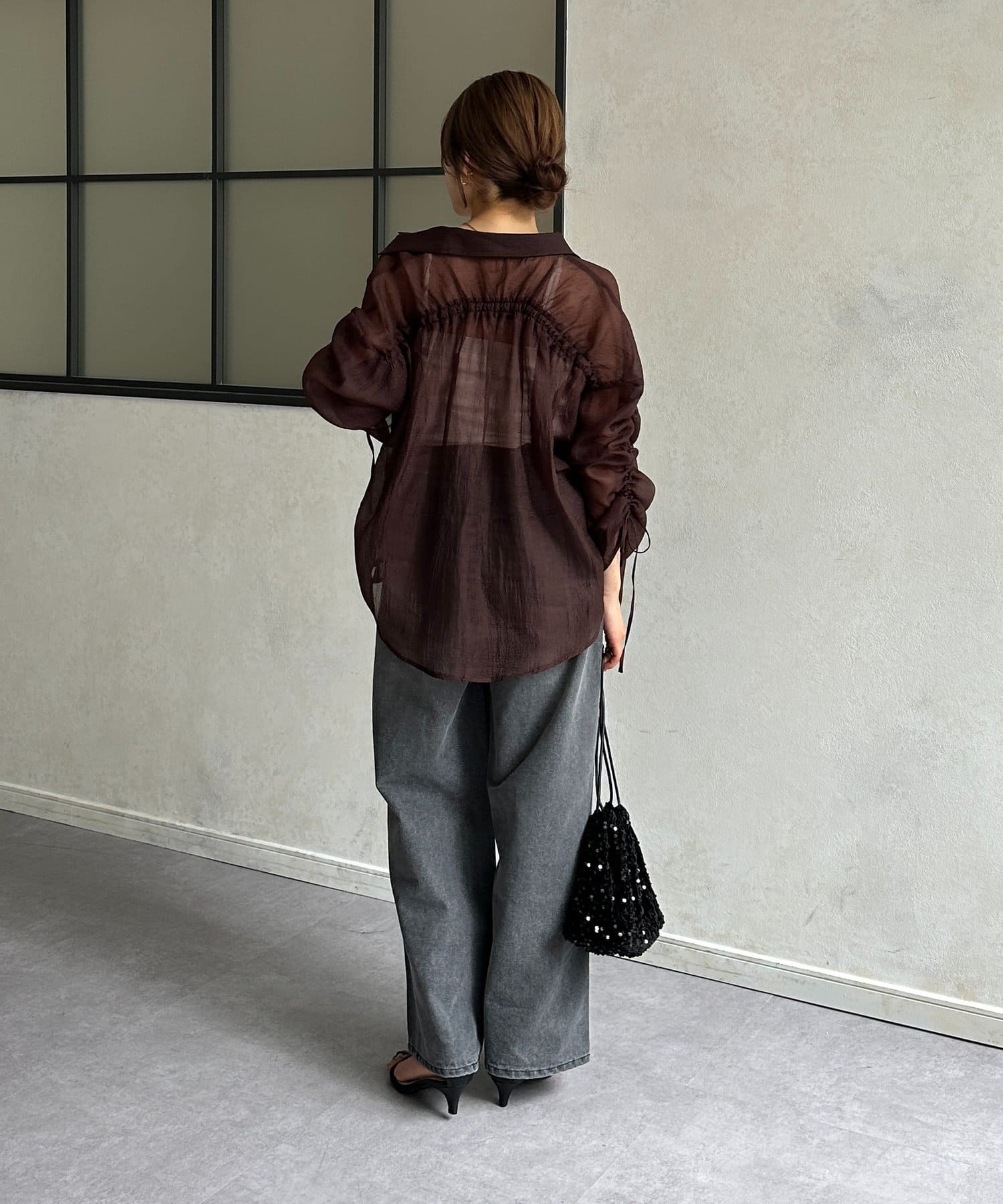 Thevon.(ゼヴォン) ラメワッシャー袖シャーリングシアーシャツ