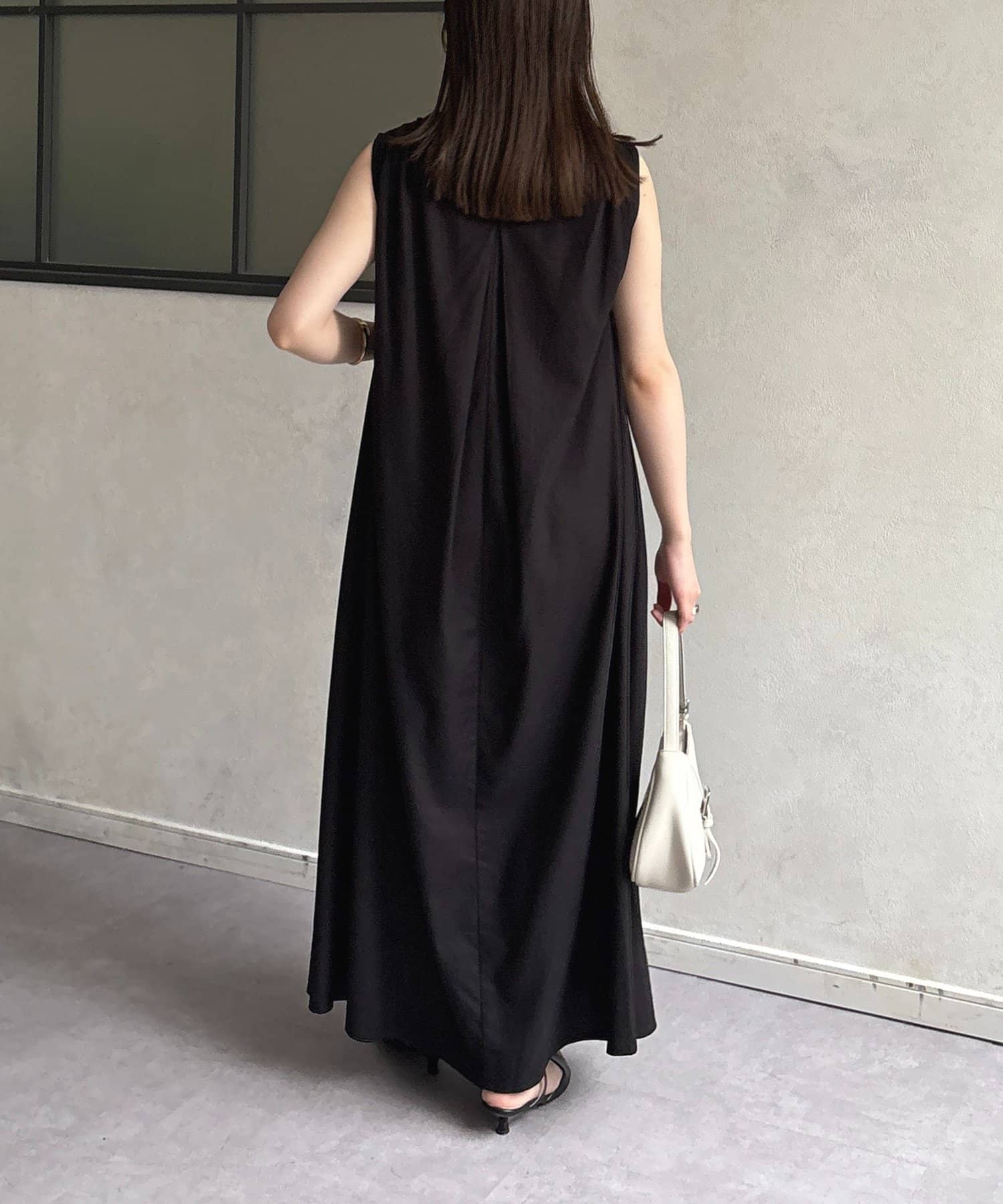 Thevon.(ゼヴォン) ショルダーギャザーVネックワンピース