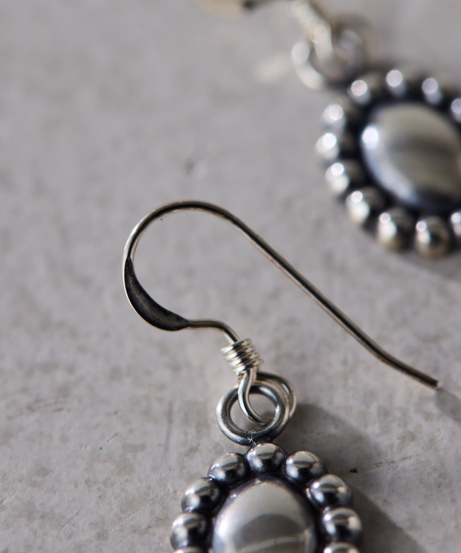 スターリングシルバー使用》オーバルフラワーピアス | ear PAPILLONNER