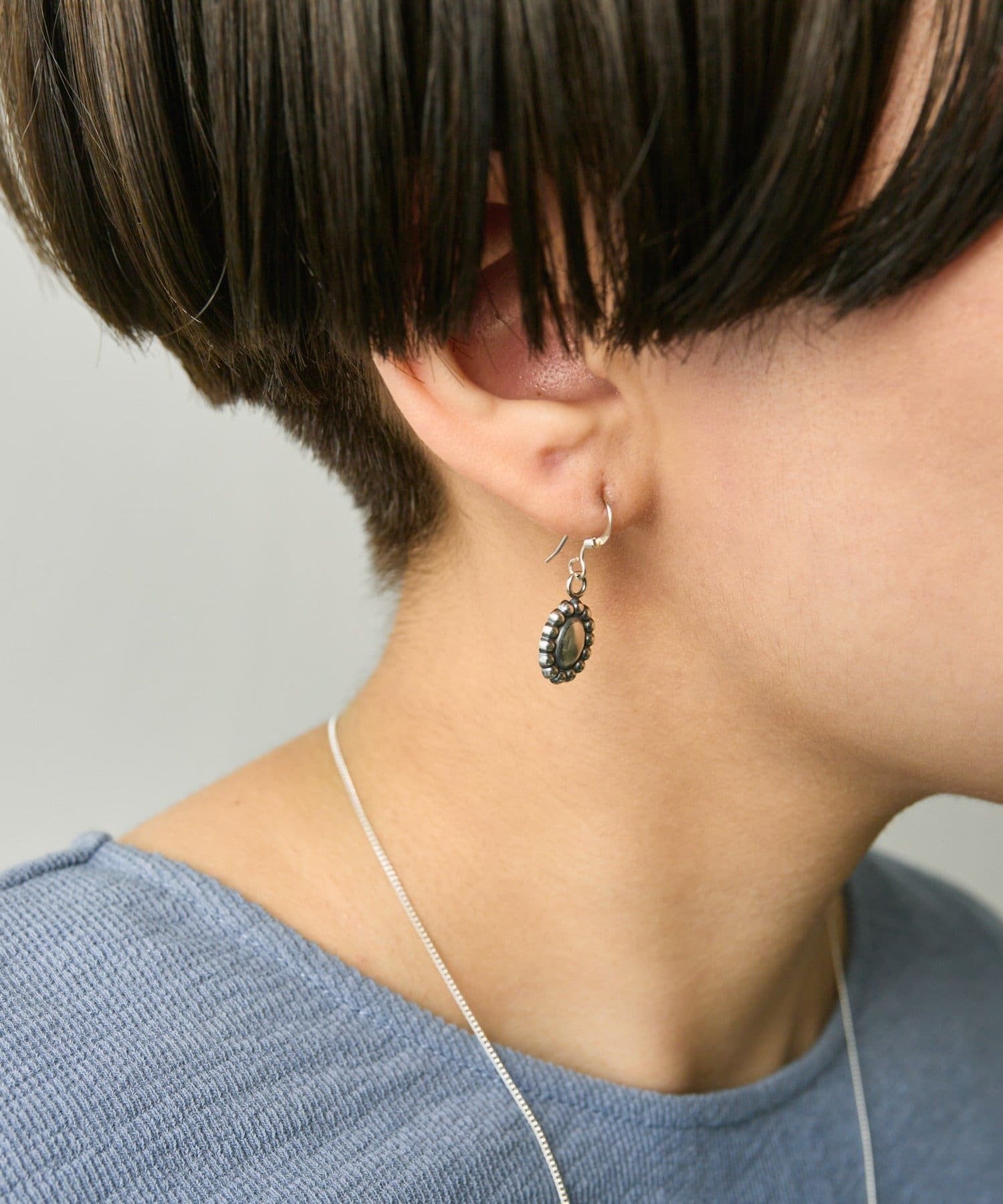 ear PAPILLONNER(イア パピヨネ) 《スターリングシルバー使用》オーバルフラワーピアス