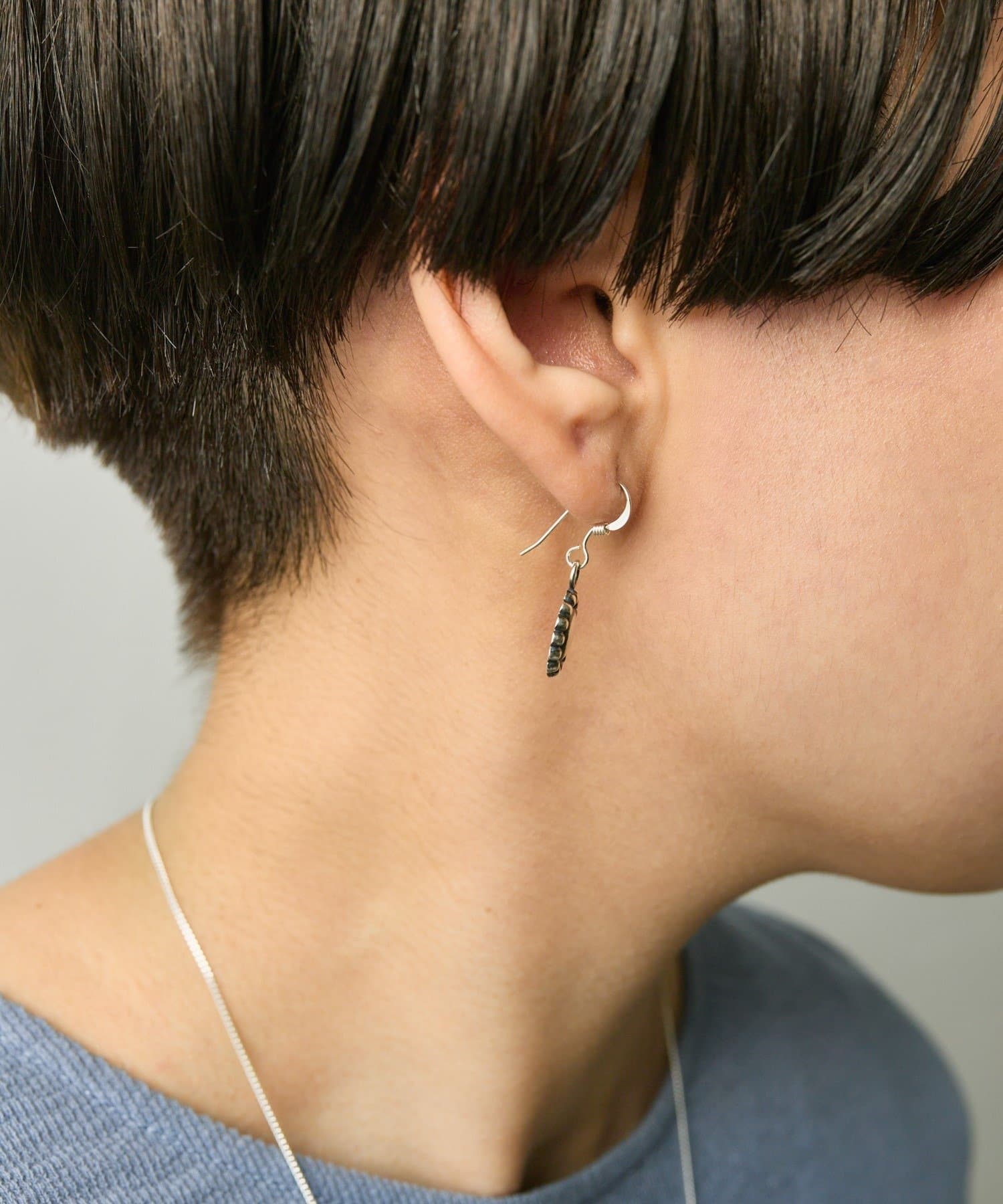 ear PAPILLONNER(イア パピヨネ) 《スターリングシルバー使用》オーバルフラワーピアス