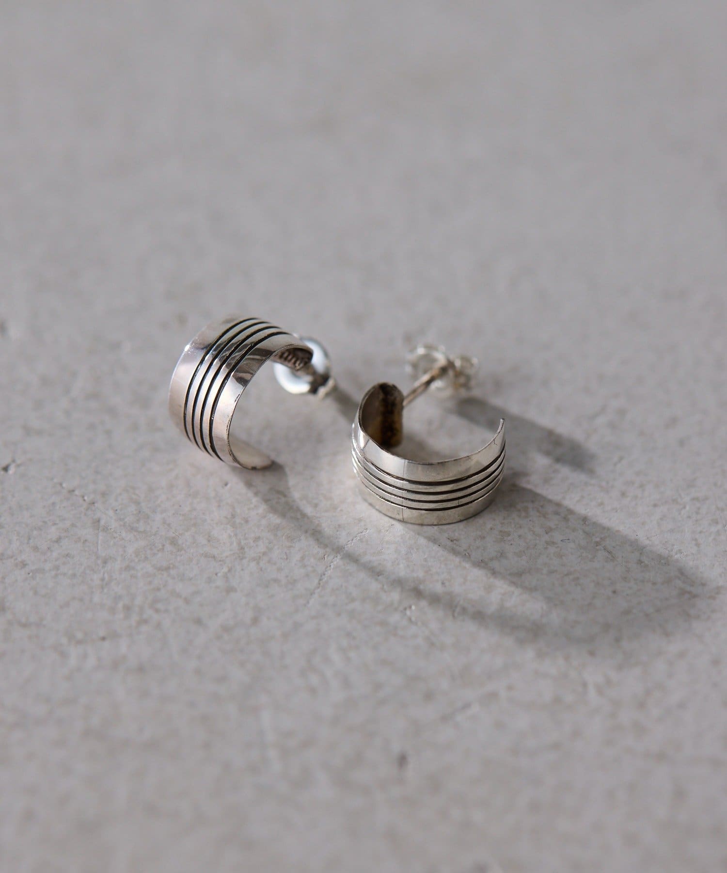 ear PAPILLONNER(イア パピヨネ) 《スターリングシルバー使用》フォーラインフープピアス