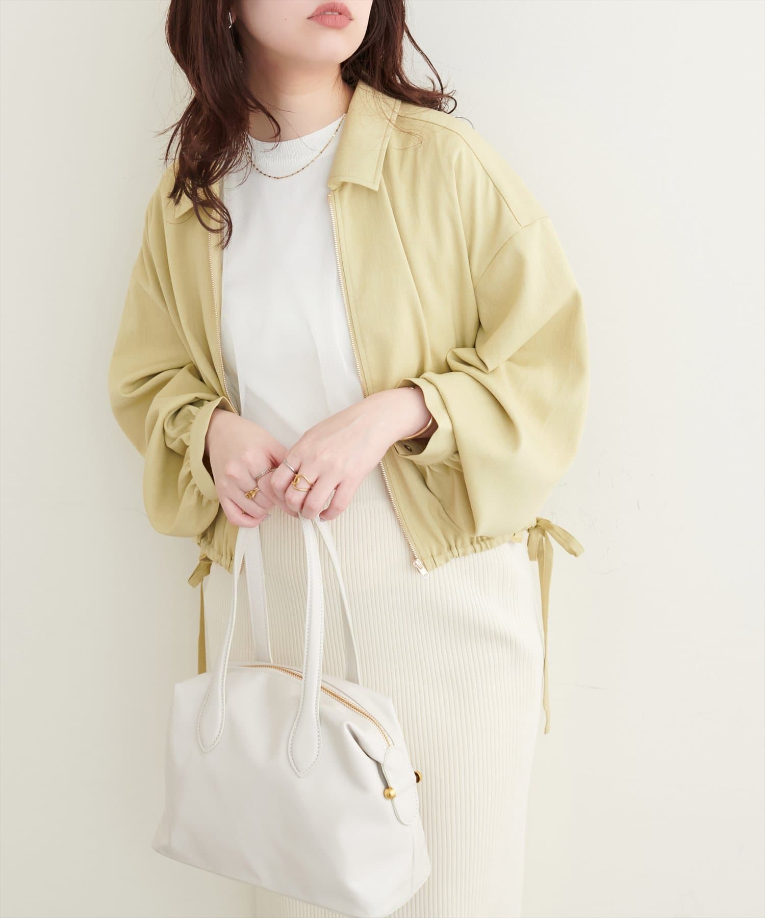 【2025SS natural couture】ロングシーズン着まわせる大人なブルゾン■Design裾にドロストリボンのついたブルゾン。さらっと柔らかな素材感と衿つきでカジュアルな印象に。お好みのボト