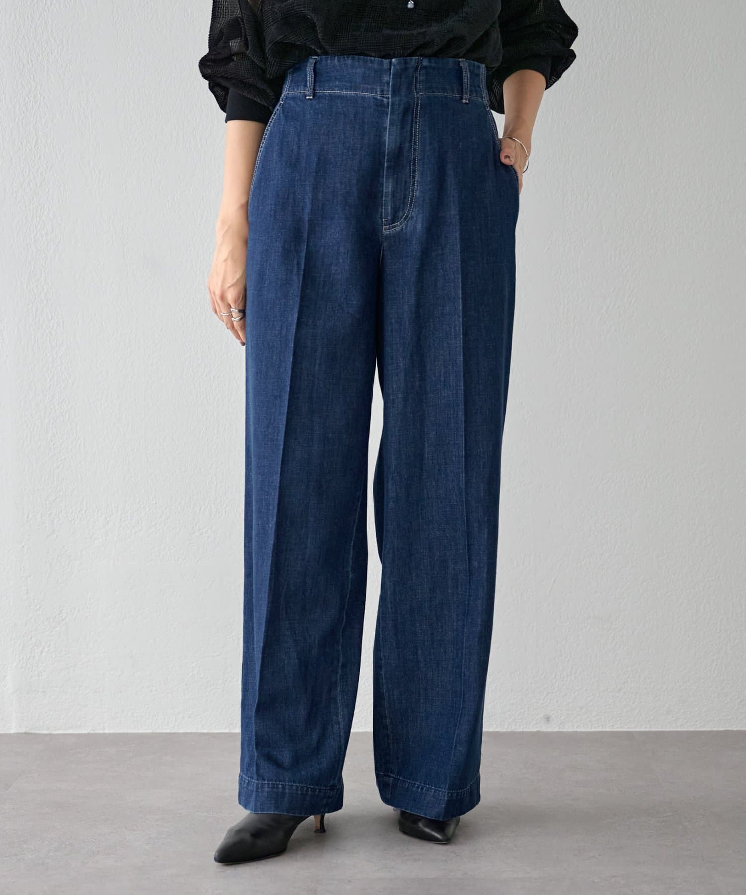 BEARDSLEY LIVETART デニムライクオーバータックパンツ LIVETART》 デニムライクオーバータックパンツ （その他パンツ