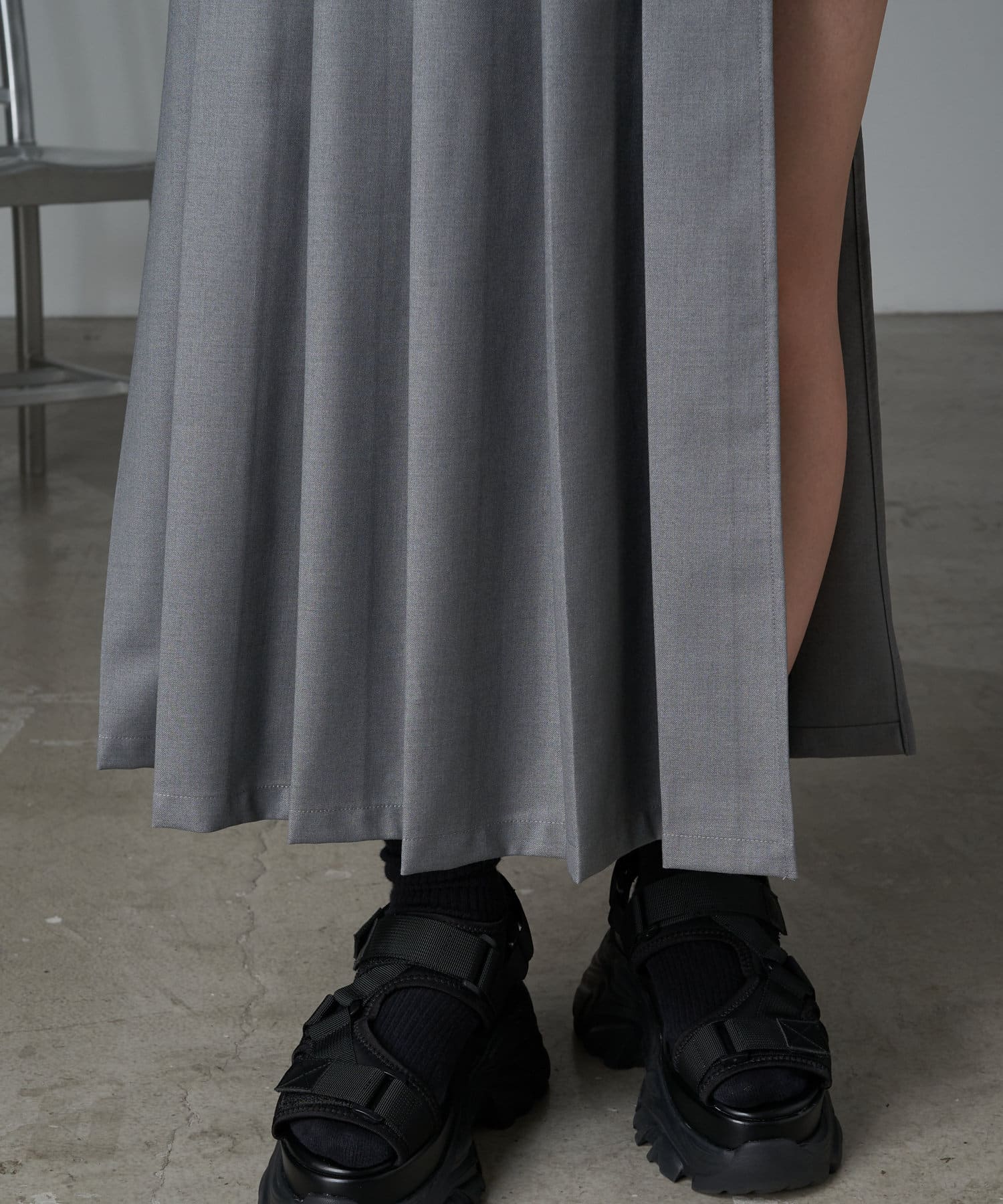 OUTLET(アウトレット) 【RAY CASSIN】プリーツアシメスカート