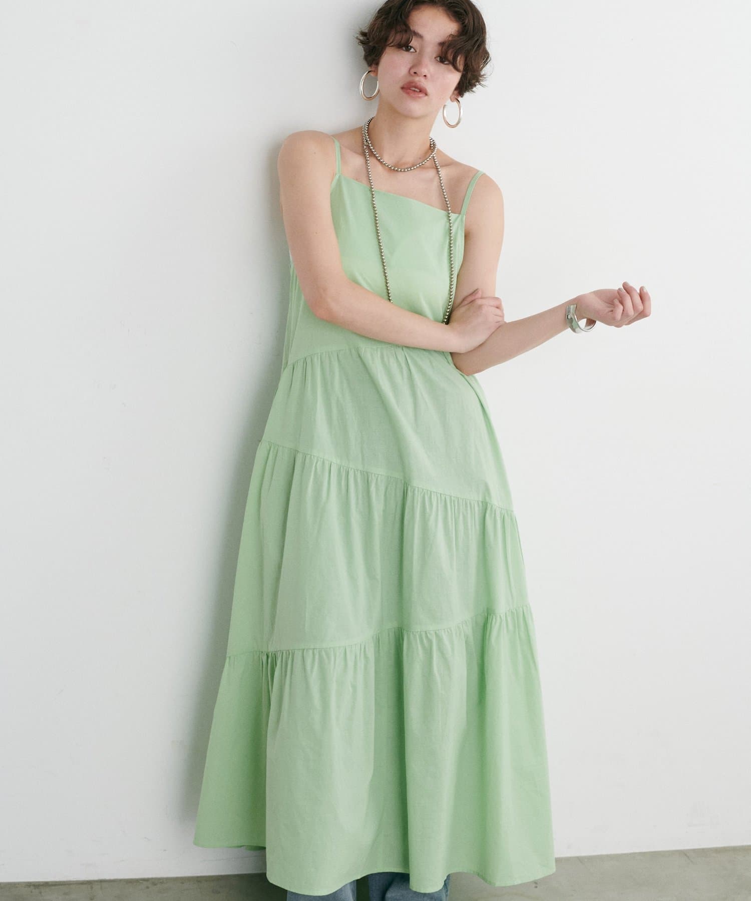 【2025SS LARUTA】ランダムティアードキャミOP■Design　ふんわりと広がるティアードデザインが、大人の可愛らしさを引き立てるキャミソールワンピース。広がりすぎないシルエットなので、甘く
