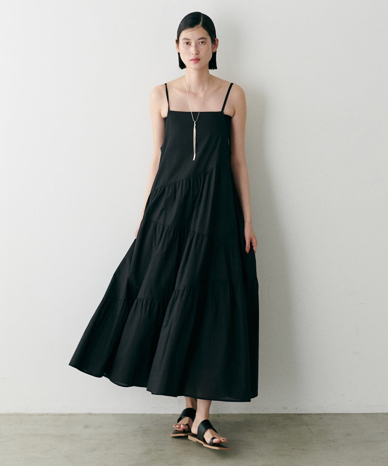 【2025SS LARUTA】ランダムティアードキャミOP■Design　ふんわりと広がるティアードデザインが、大人の可愛らしさを引き立てるキャミソールワンピース。広がりすぎないシルエットなので、甘く