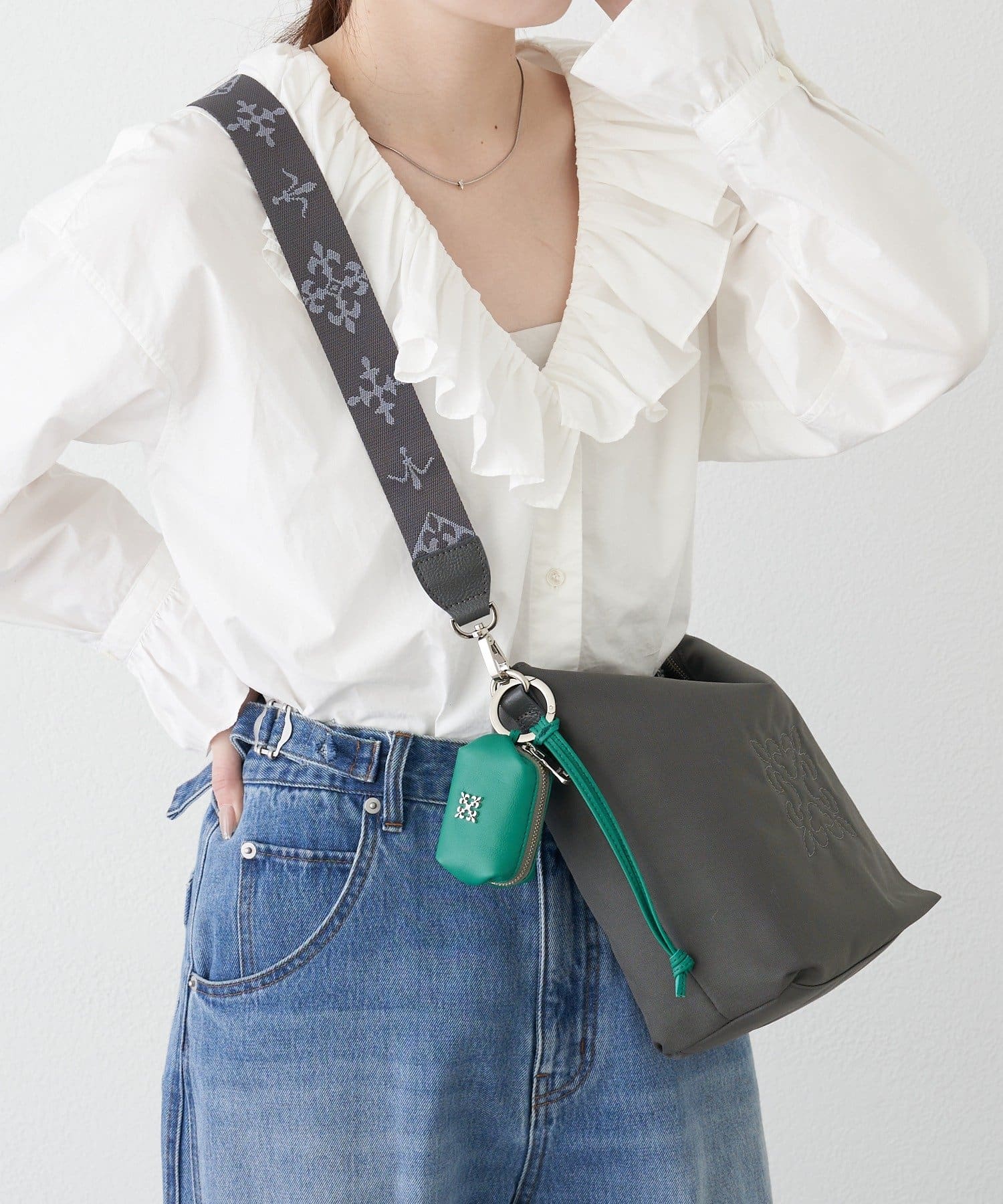 russet(ラシット) カラビナ付き レザーミニポーチ型チャーム