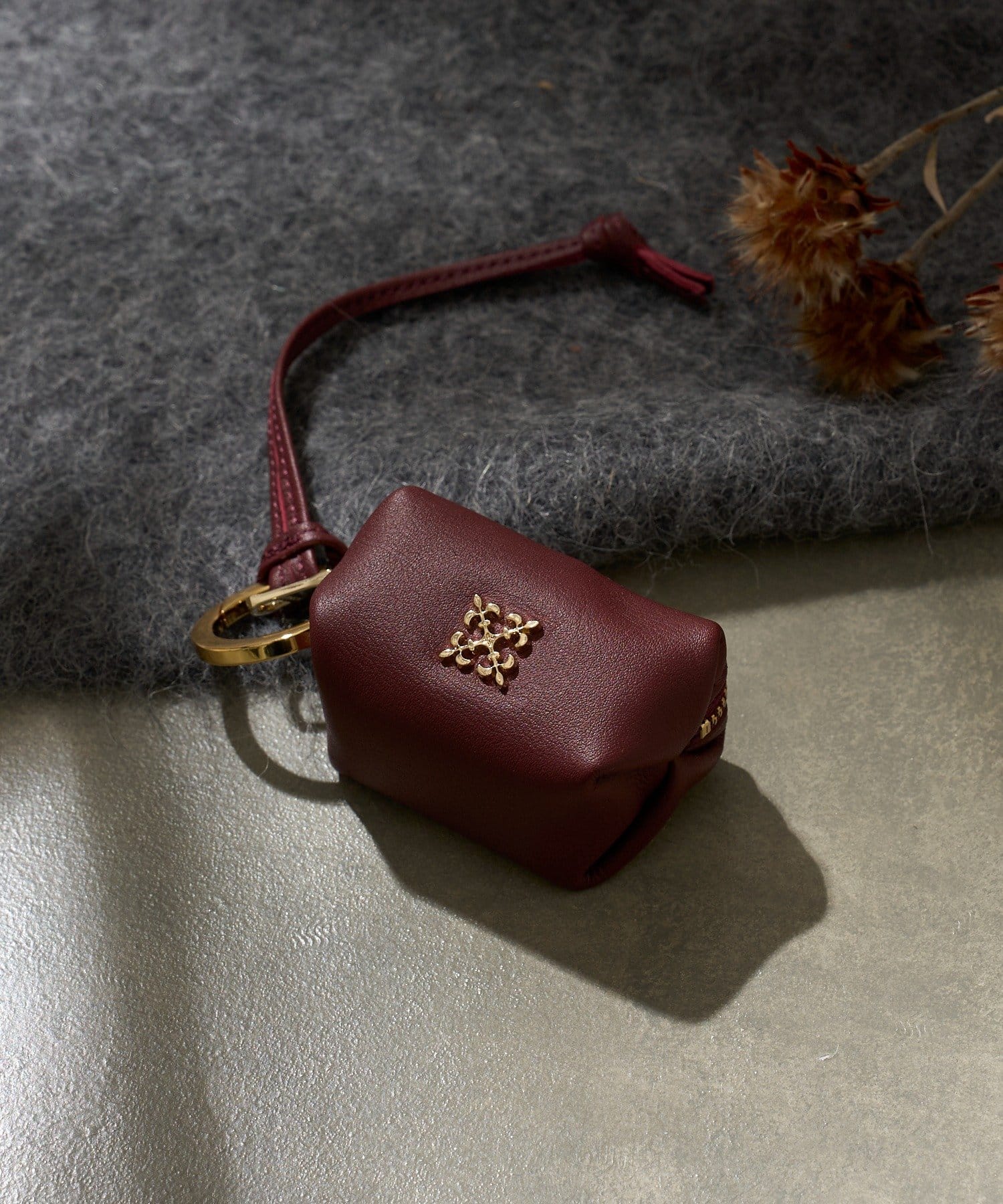 russet(ラシット) カラビナ付き レザーミニポーチ型チャーム
