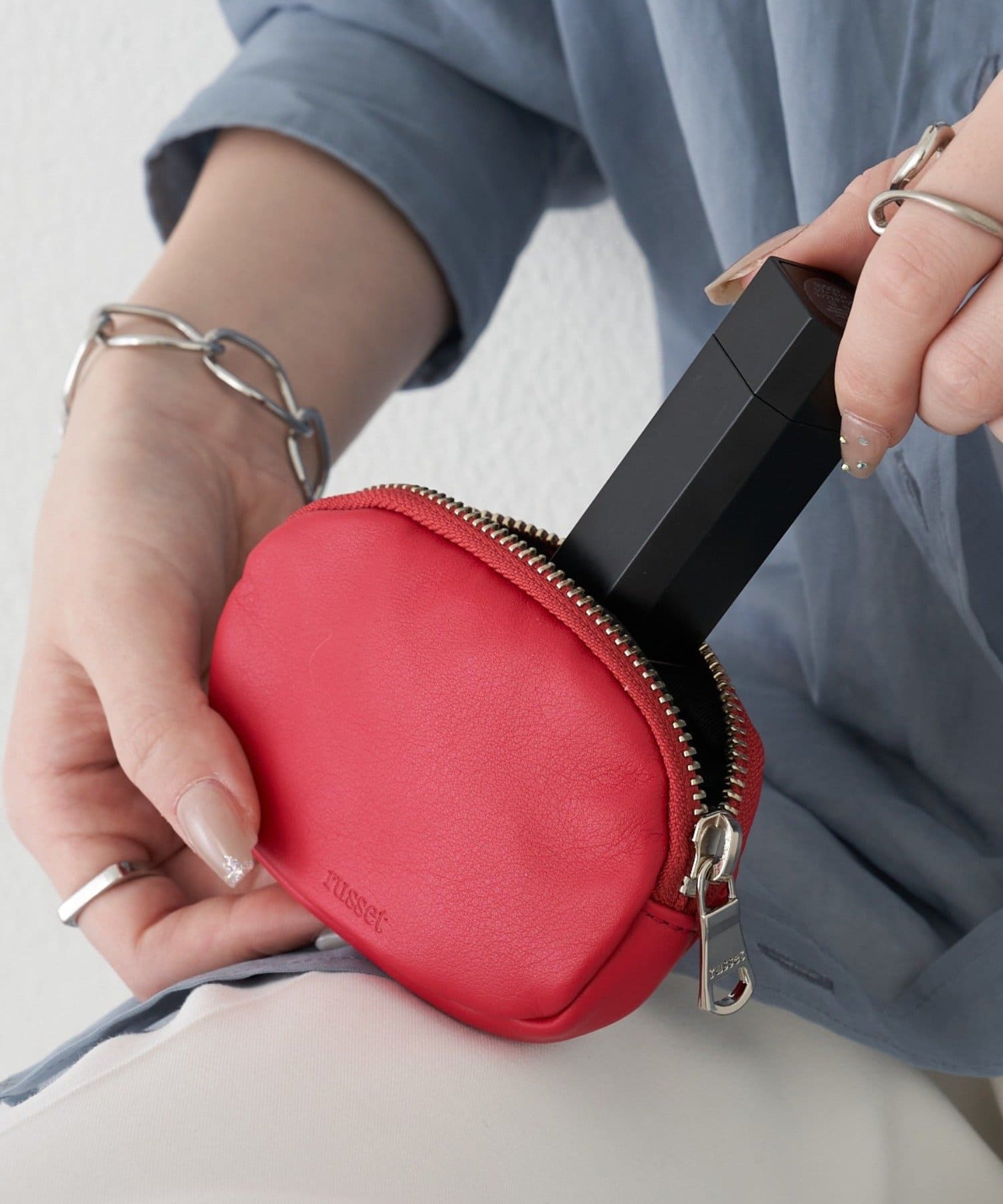 russet(ラシット) ソフトレザーカラビナ付き横長ポーチ