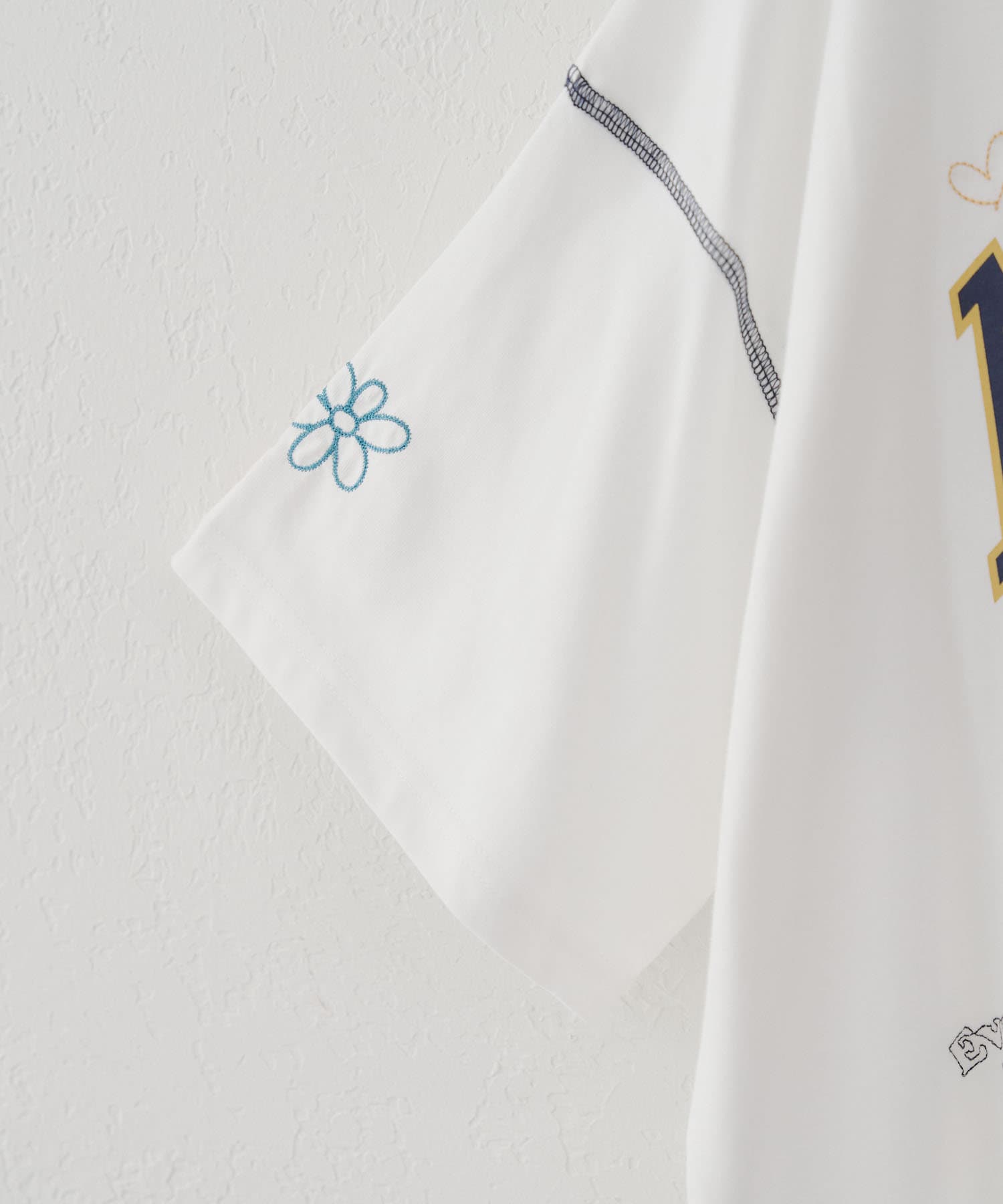 NICE CLAUP / OLIVE des OLIVE OUTLET(ナイスクラップ  / オリーブ デ オリーブ アウトレット) 【RMAF】ロゴMix刺繍Ｔシャツ