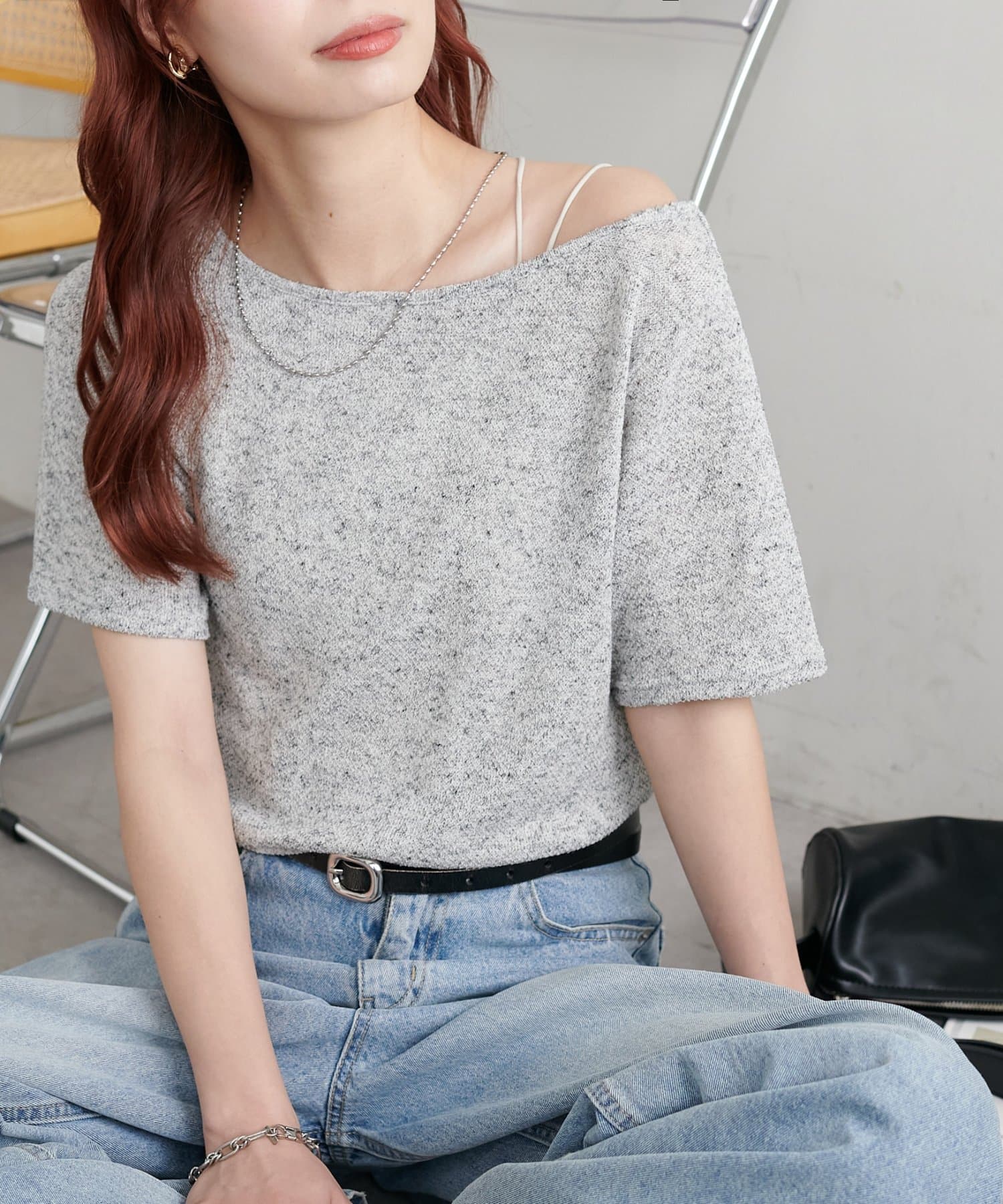 上品さと抜け感を兼ね備えた2WAYニットソー●デザイン透けすぎない程よいシアー感が、大人っぽい抜け感を演出します。全体的にゆるやかなシルエットでボディラインを拾いにくく、袖は5分袖で気になる二の腕をさ