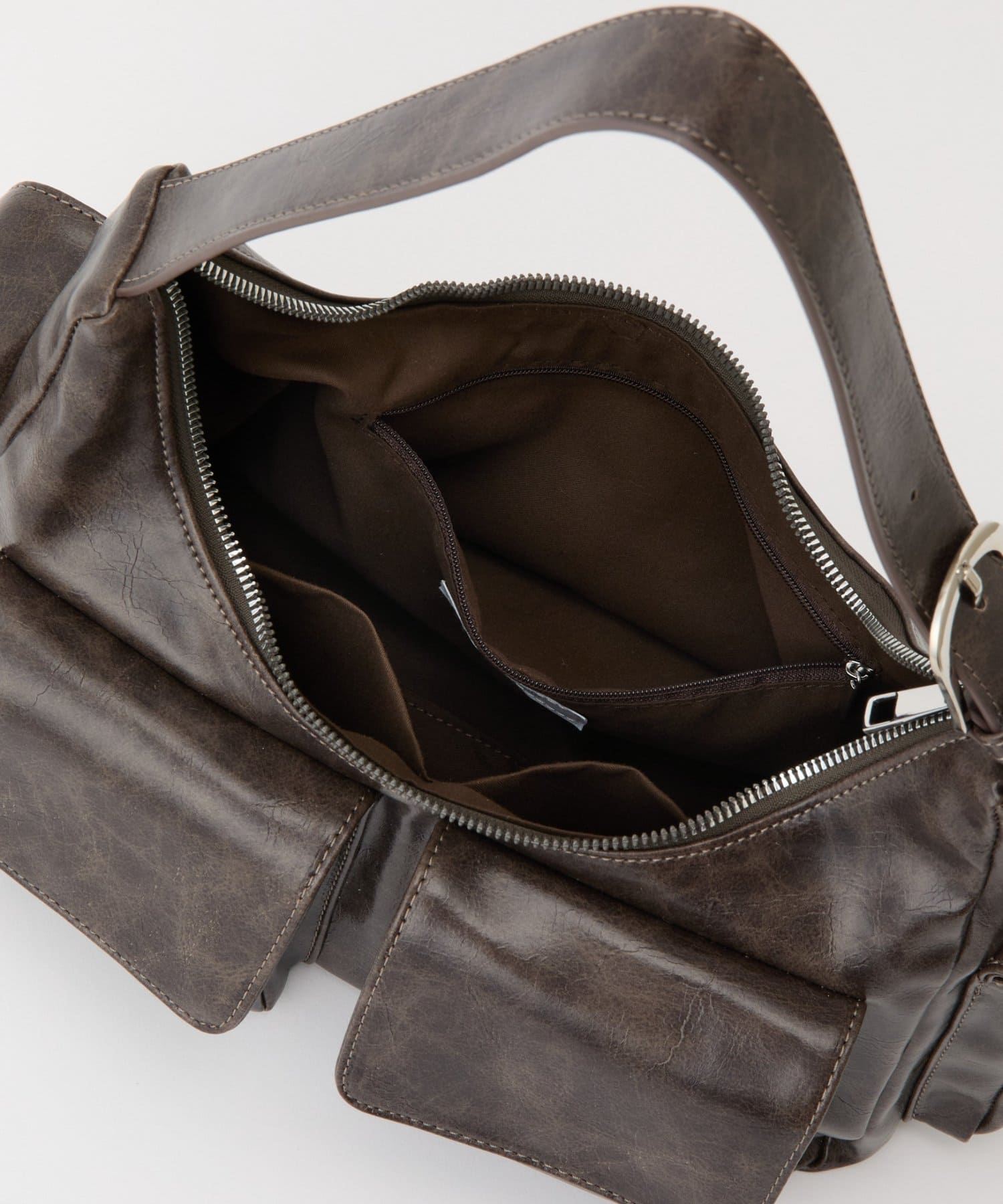 COLONY 2139(コロニー トゥーワンスリーナイン) ヴィンテージ合皮マルチポケットショルダーバッグ