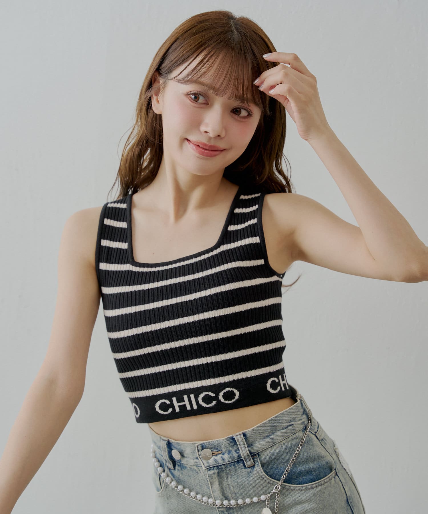 ＼ 5/28(水)18時完売カラーアイボリー・ブラックその他2の再販が決定！ ／♡お気に入り登録をしてお待ちください！＼大人気アイテムがWEB限定で再登場♡／裾のブランドロゴが目を惹くクロップドタンク