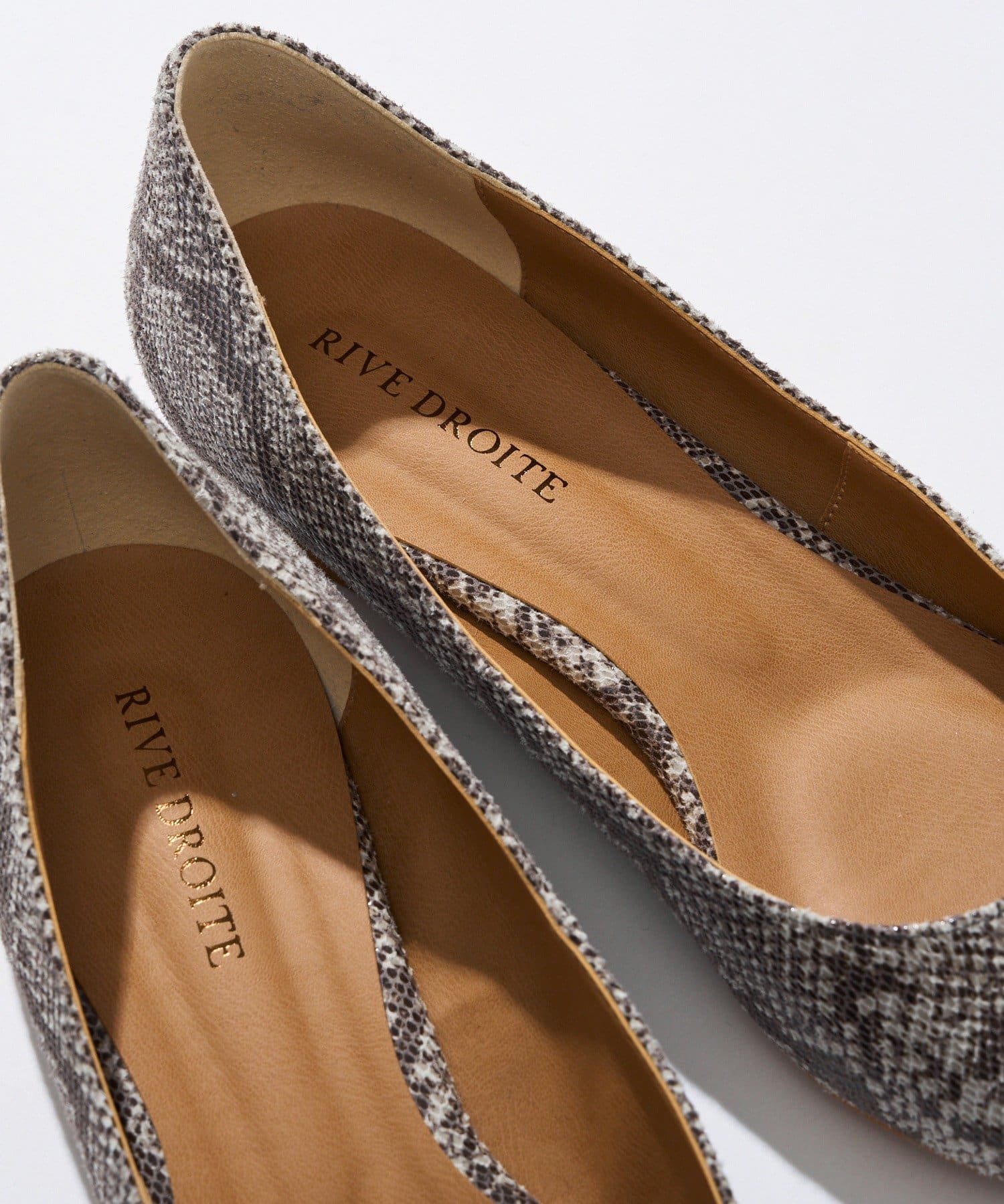 RIVE DROITE(リヴドロワ) 【エッジの効いた足元に】パイソン柄フラットパンプス