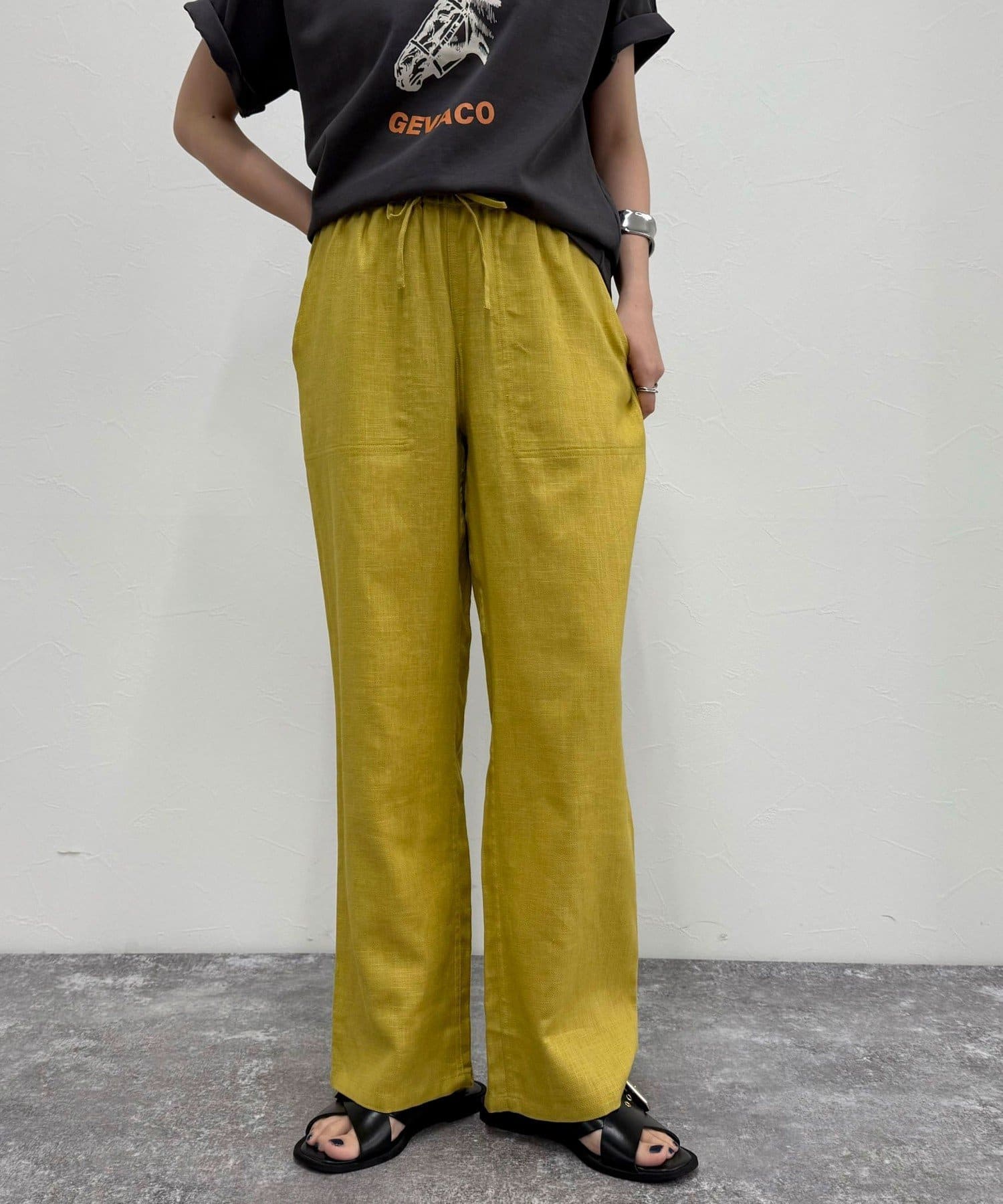 ◇GEVACO◇【2025 SS】通気性の良い素材感で春夏にぴったりのリネンパンツ●point・洗練されたシルエットの抜け感のあるリネンパンツです・後ろポケットのGEVACOのワッペンがワンポイント！