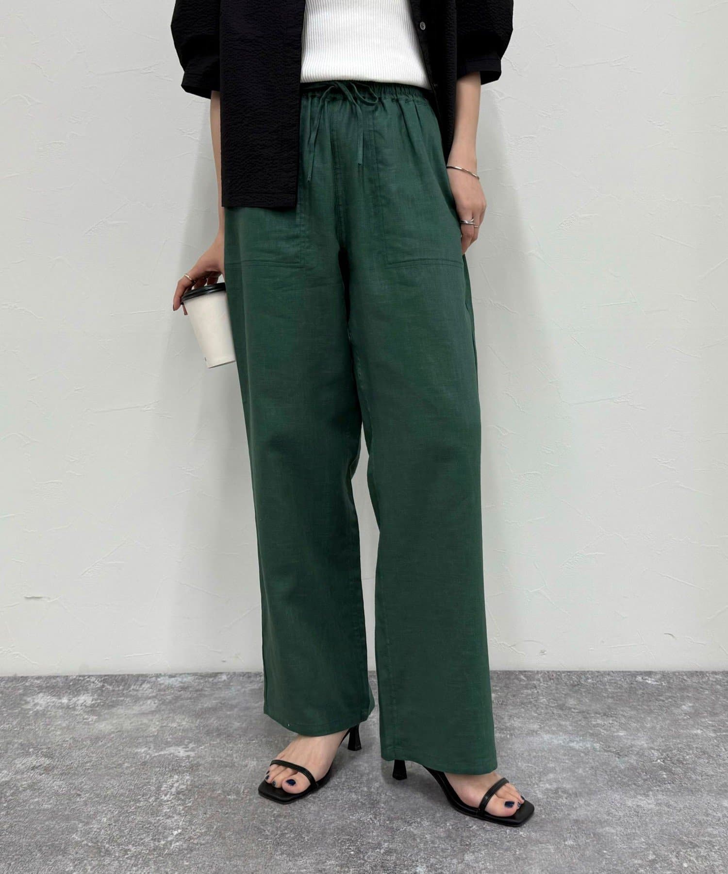 ◇GEVACO◇【2025 SS】通気性の良い素材感で春夏にぴったりのリネンパンツ●point・洗練されたシルエットの抜け感のあるリネンパンツです・後ろポケットのGEVACOのワッペンがワンポイント！