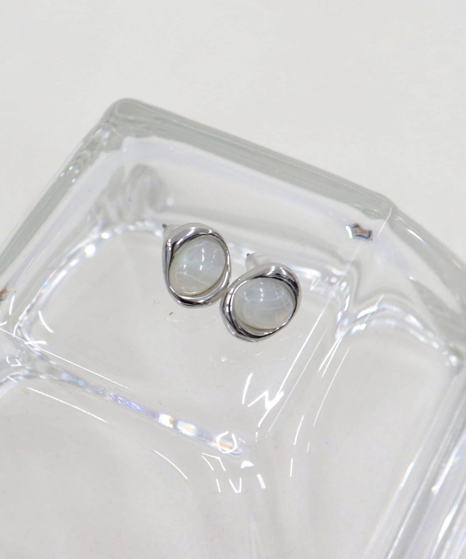 FREDY & GLOSTER(フレディ アンド グロスター) フェイクストーンメタルコンビピアス