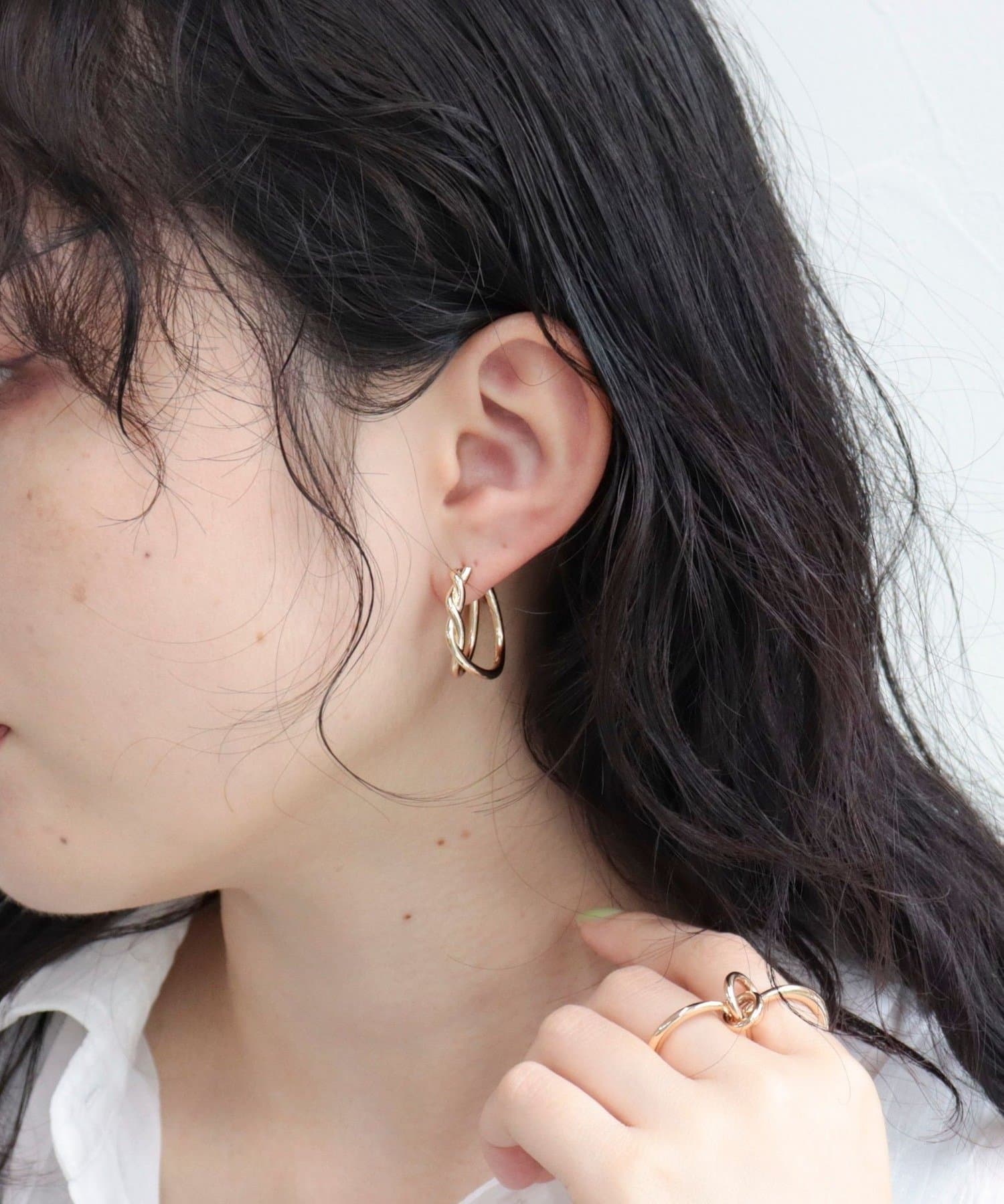 FREDY & GLOSTER(フレディ アンド グロスター) ねじりWフープピアス