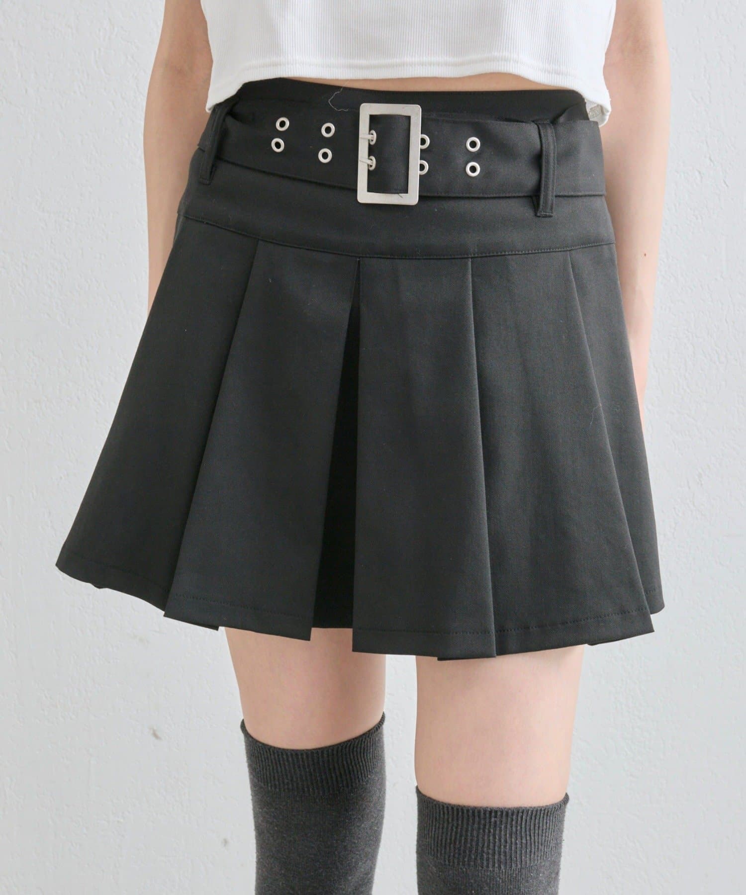 OLIVE des OLIVE(オリーブ デ オリーブ) バックルベルト付きプリーツミニスカート