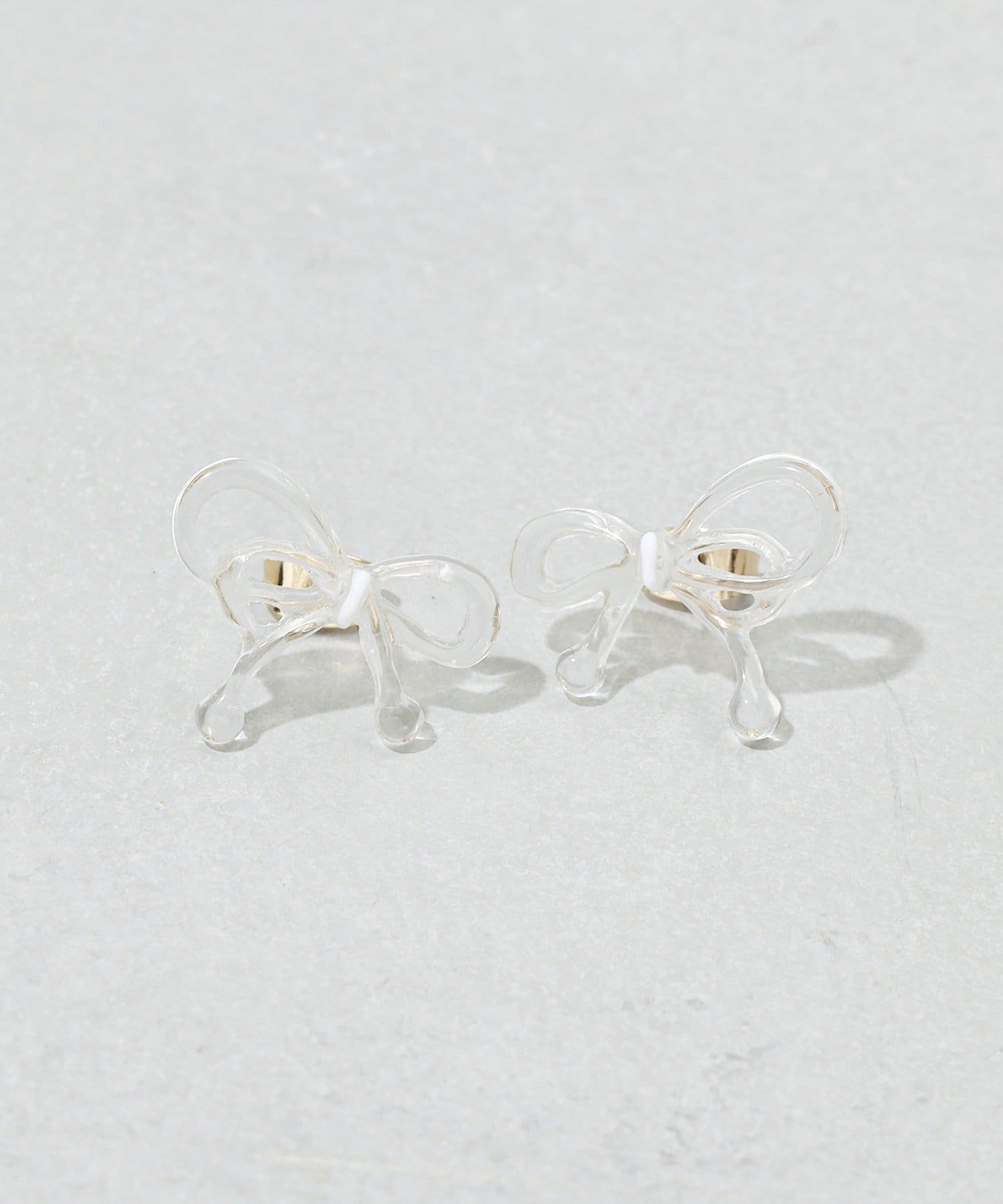 3COINS(スリーコインズ) クリアリボンピアス