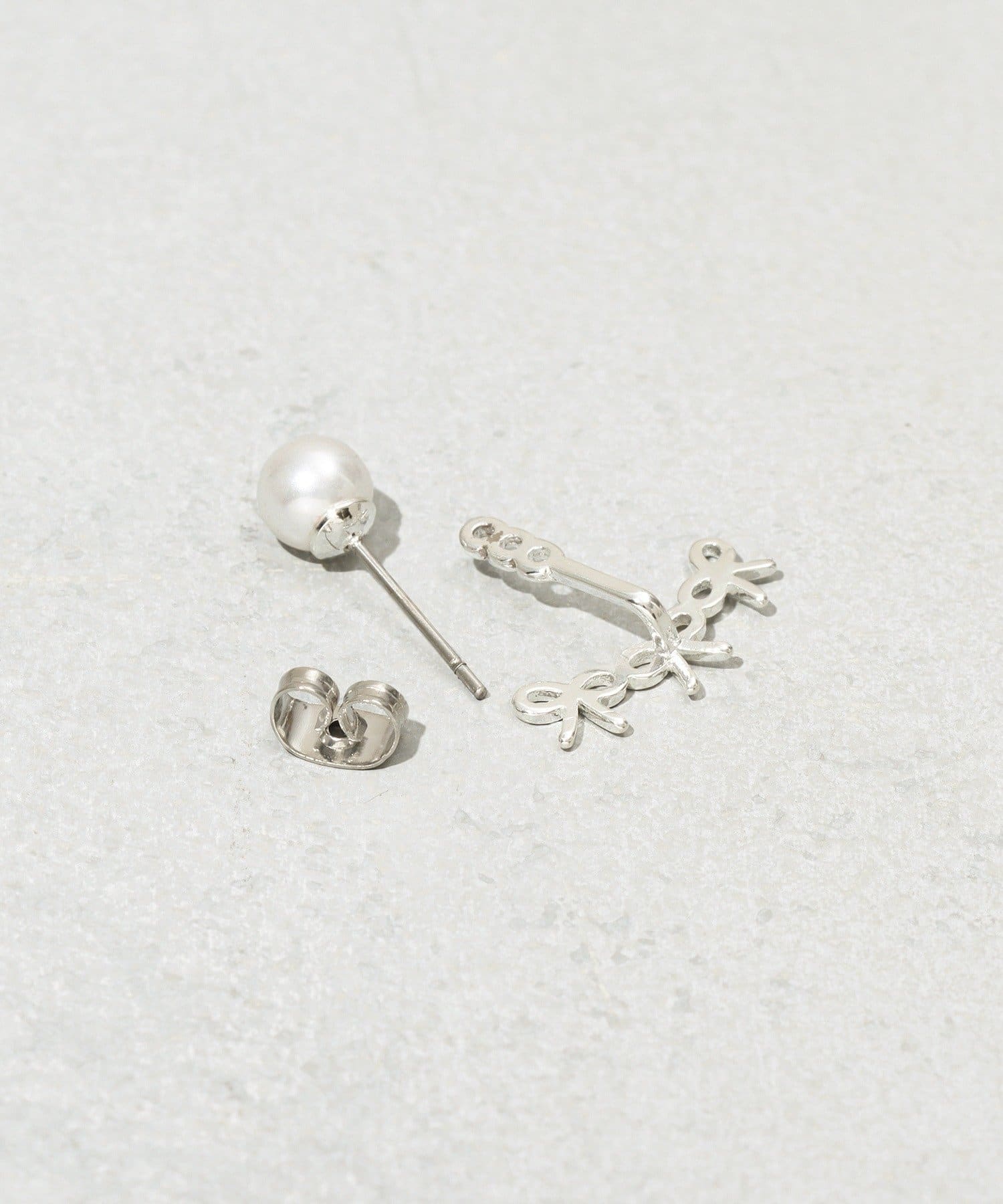 3COINS(スリーコインズ) トリプルリボンバックデザンピアス