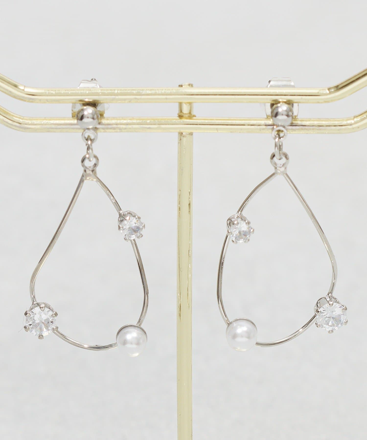 3COINS(スリーコインズ) パール付ドロップピアス