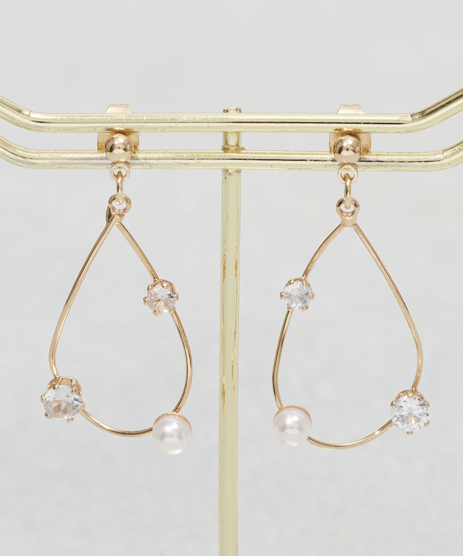 3COINS(スリーコインズ) パール付ドロップピアス