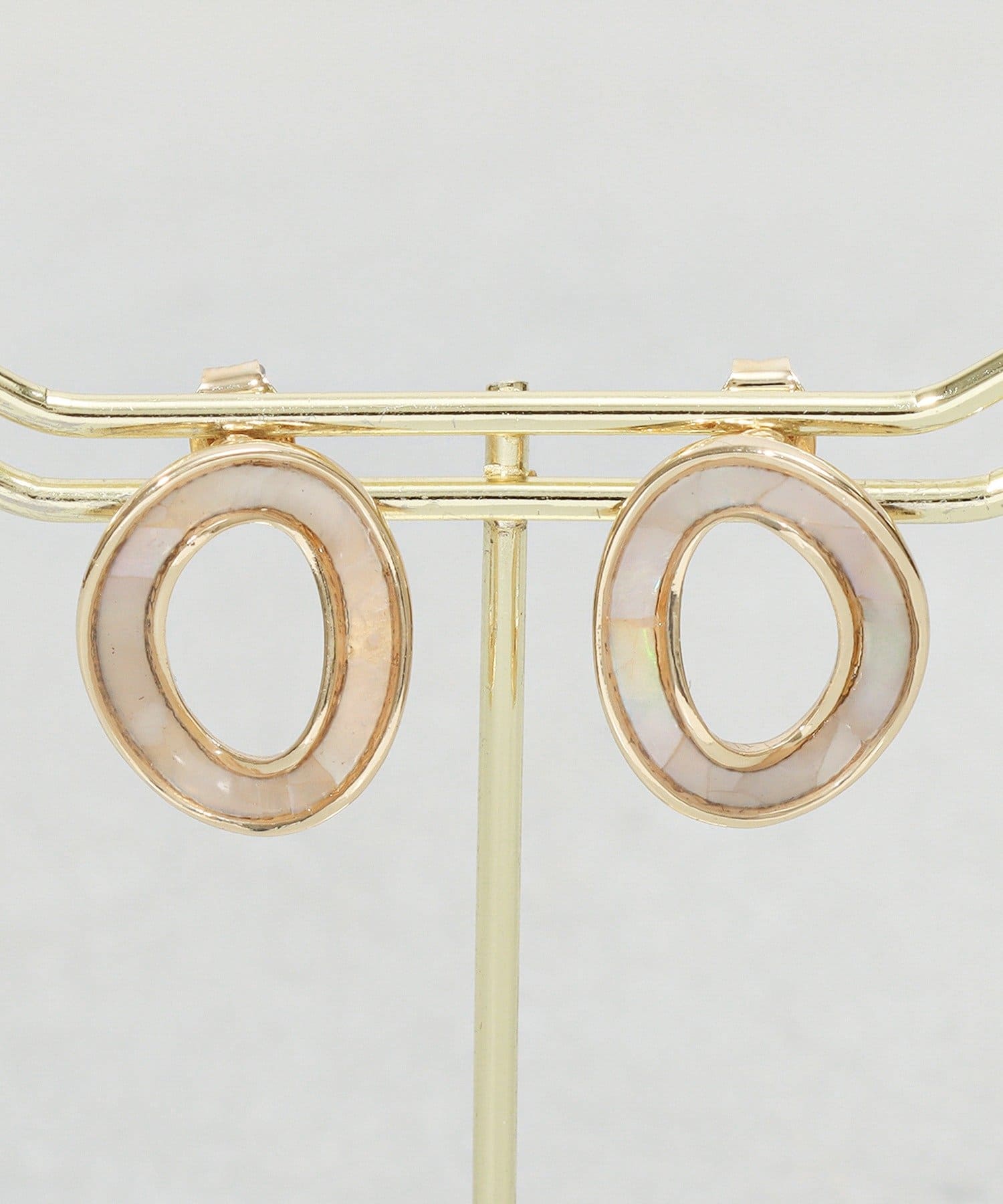 3COINS(スリーコインズ) シェルラウンドピアス