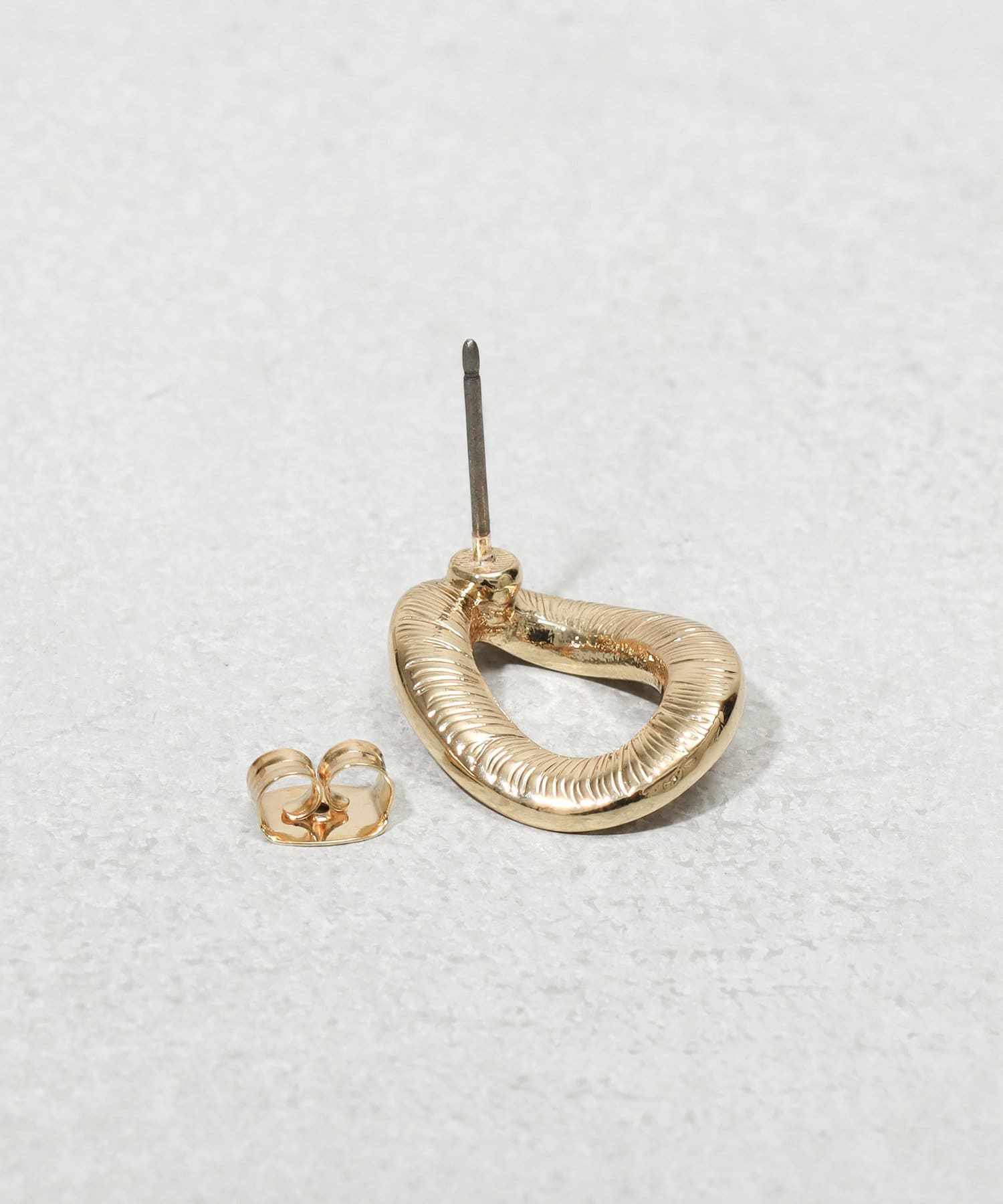 3COINS(スリーコインズ) シェルラウンドピアス