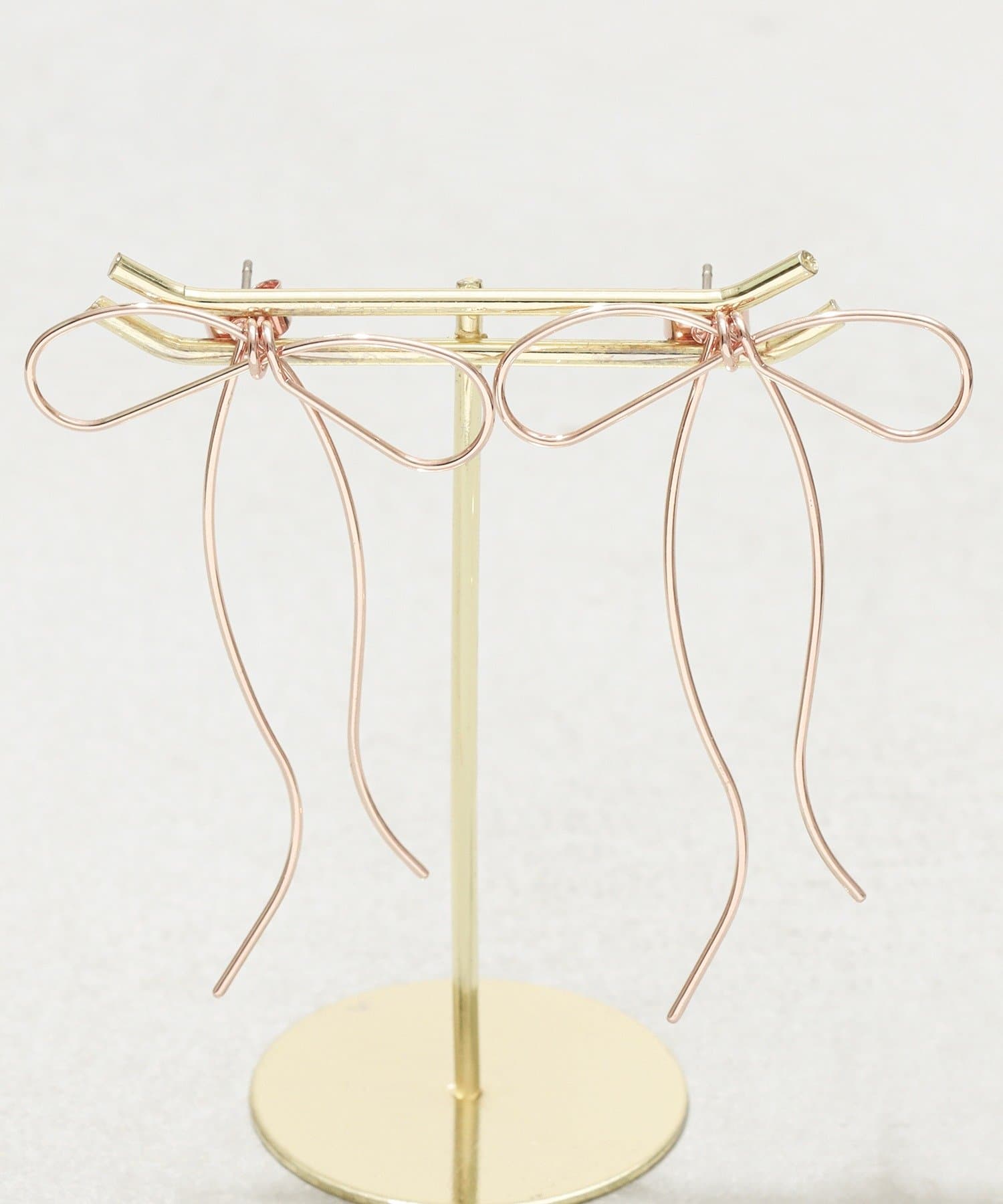 3COINS(スリーコインズ) ビッグメタルリボンピアス